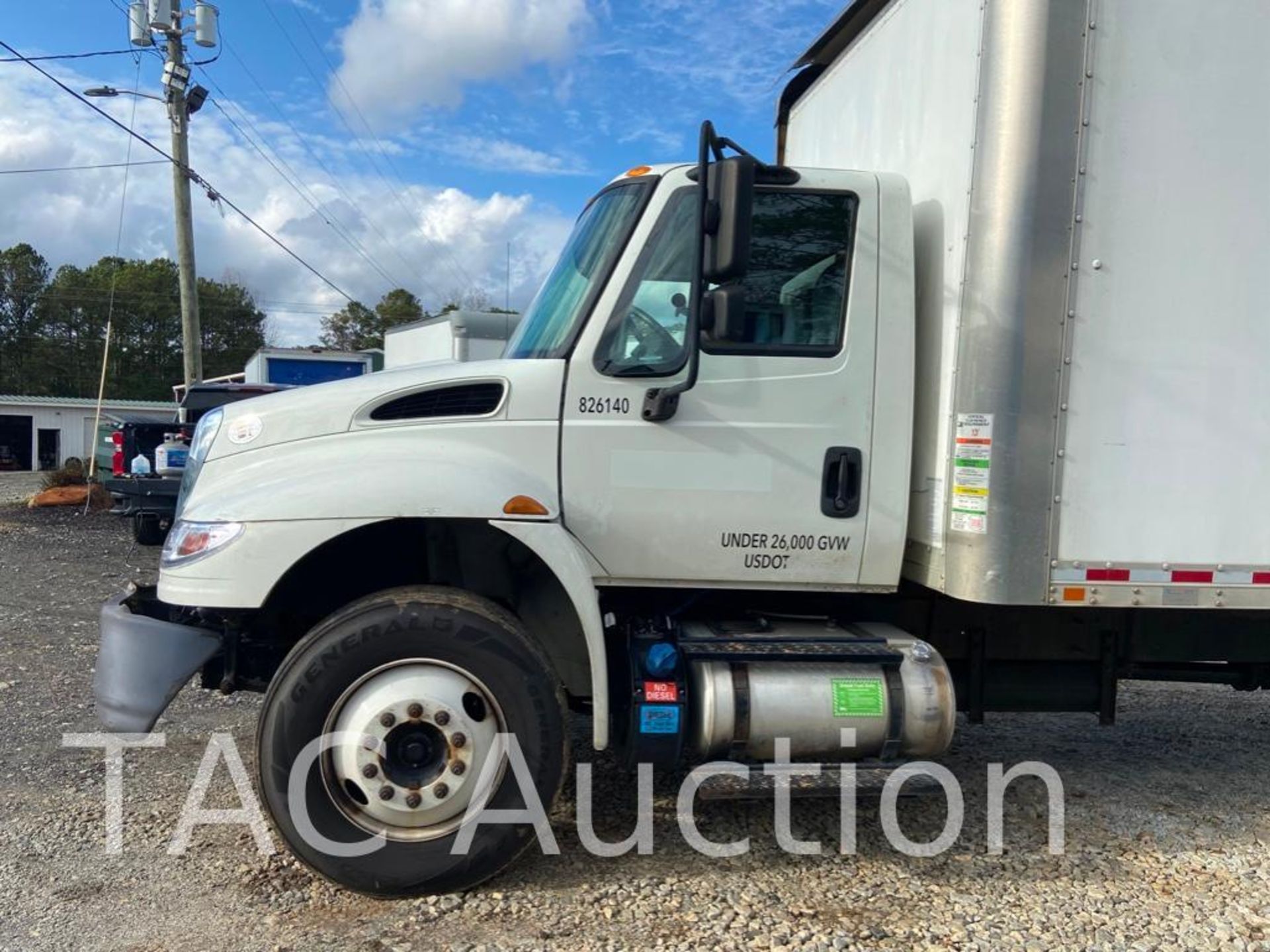 2018 International Durastar 4300 26ft Box Truck - Image 9 of 98