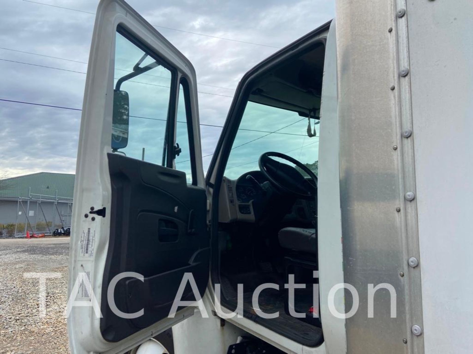 2018 International Durastar 4300 26ft Box Truck - Image 38 of 98