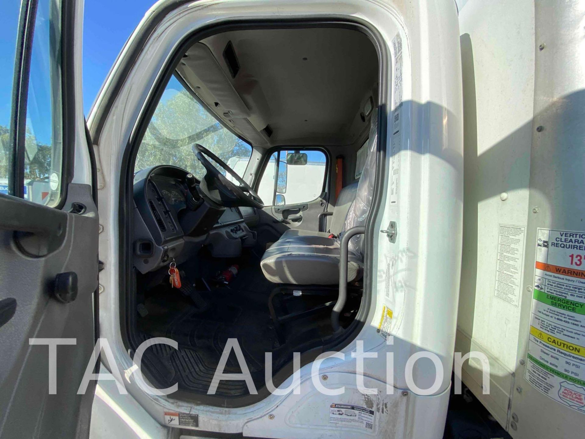 2017 Freightliner M2106 26ft Box Truck - Image 9 of 65