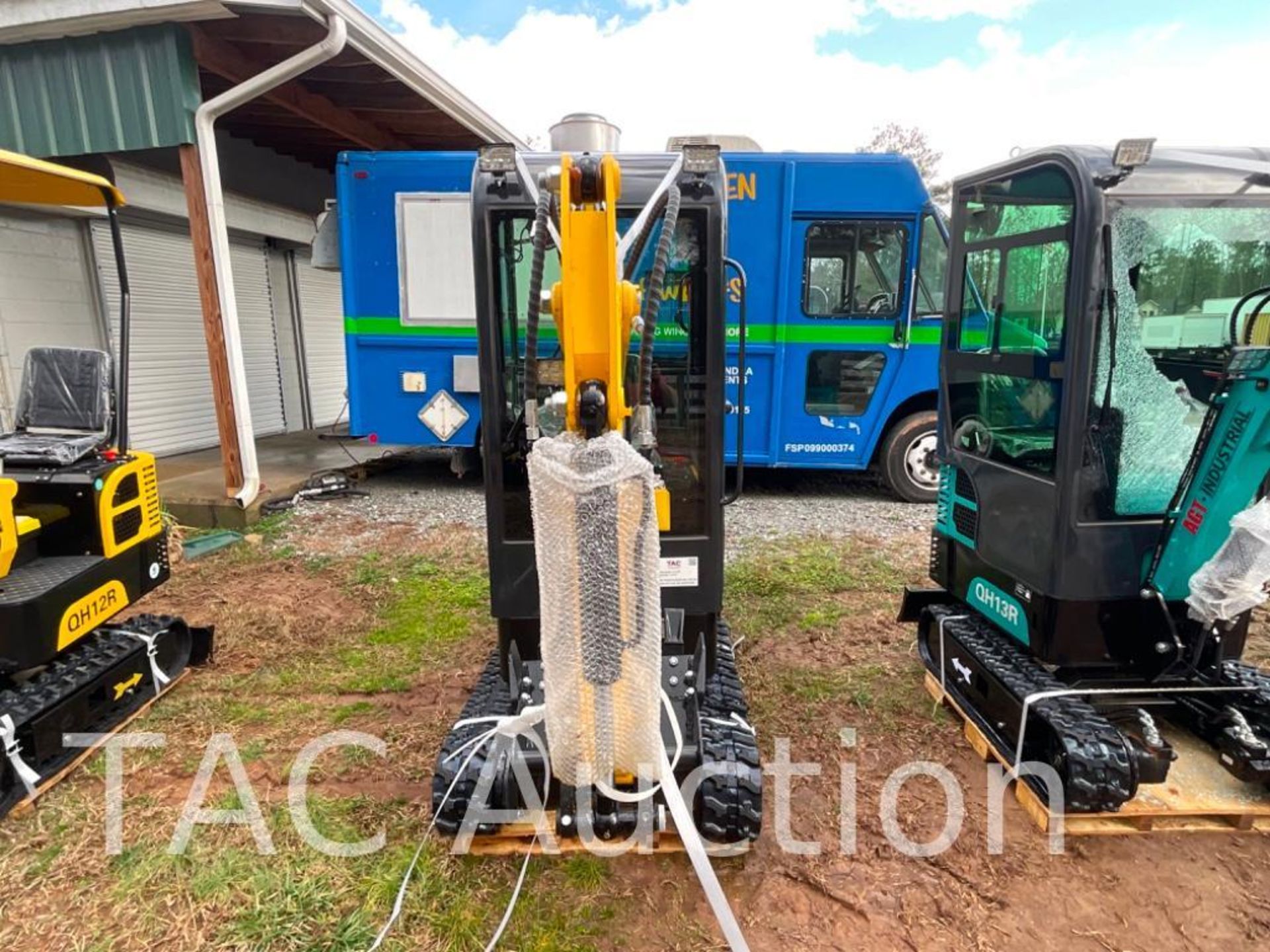 New AGT QH13R Enclosed Cab Mini Excavator - Image 8 of 20