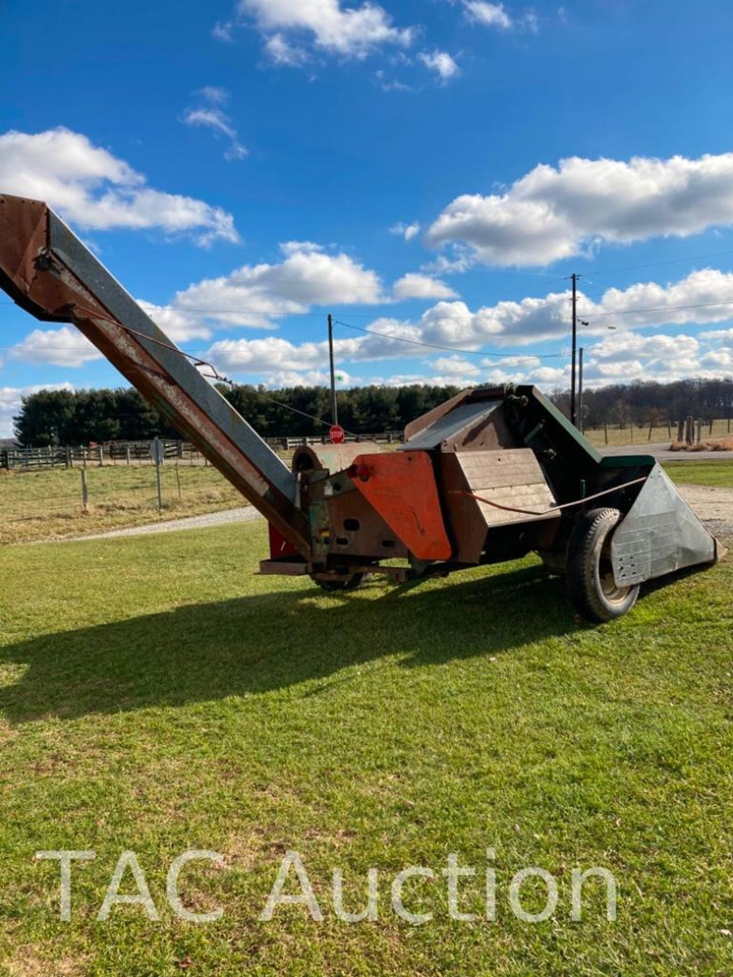 New Idea P-310 (2) Row Corn Picker - Image 3 of 10