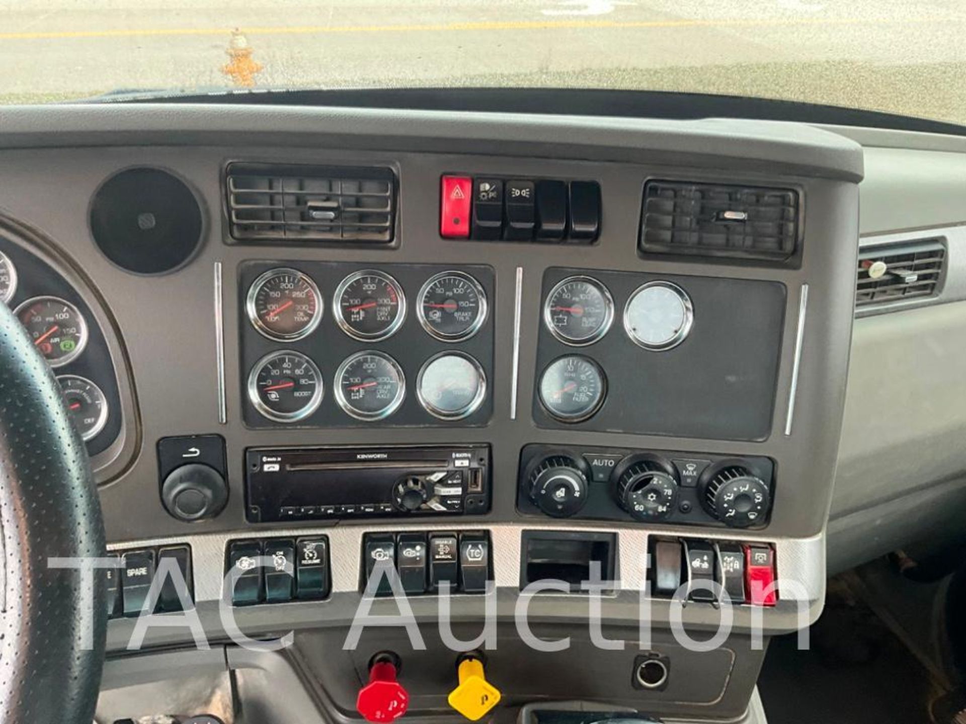 2018 Kenworth T880 Day Cab - Image 22 of 70