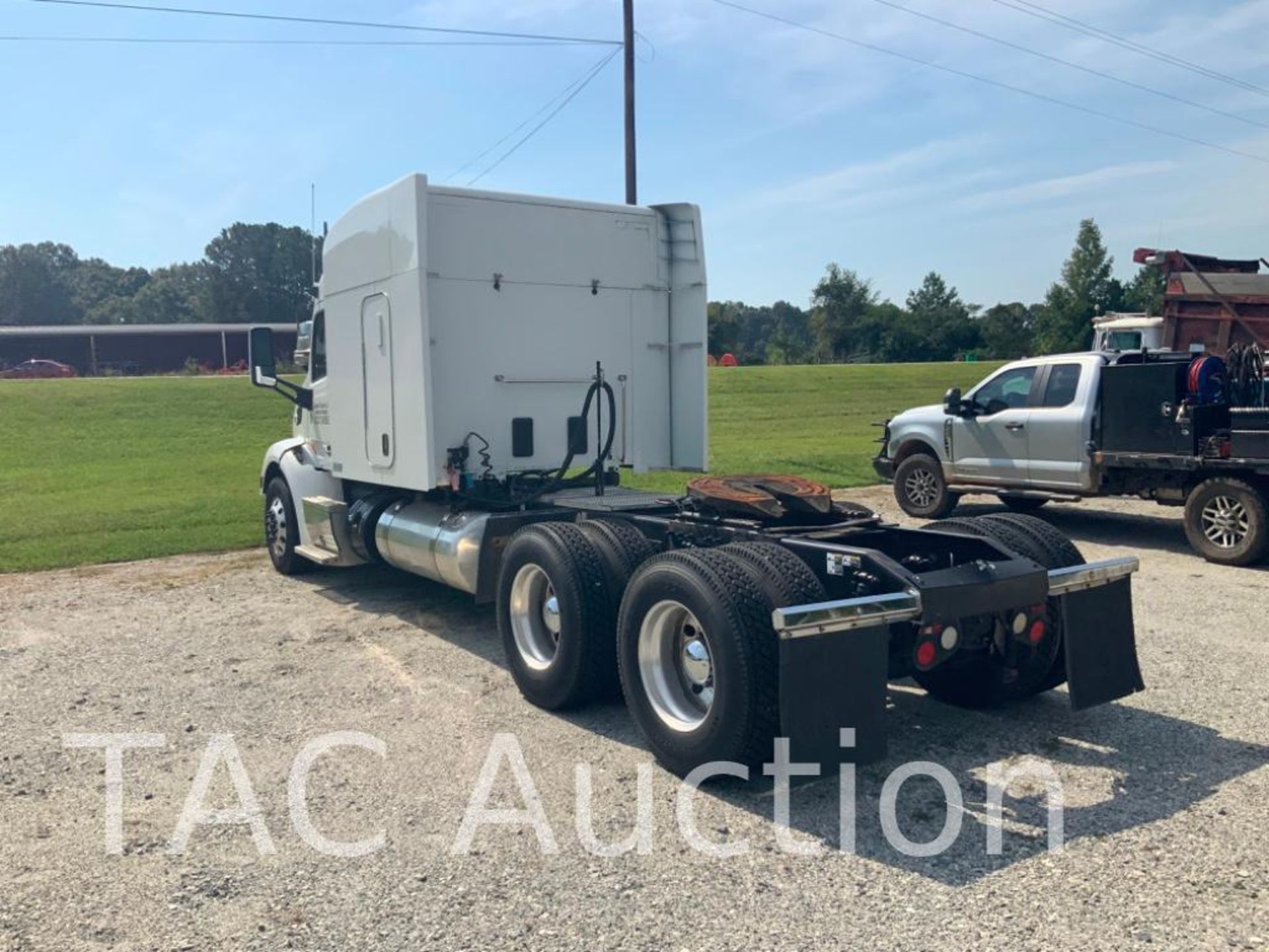 2016 Peterbilt 579 Sleeper Truck - Image 3 of 66