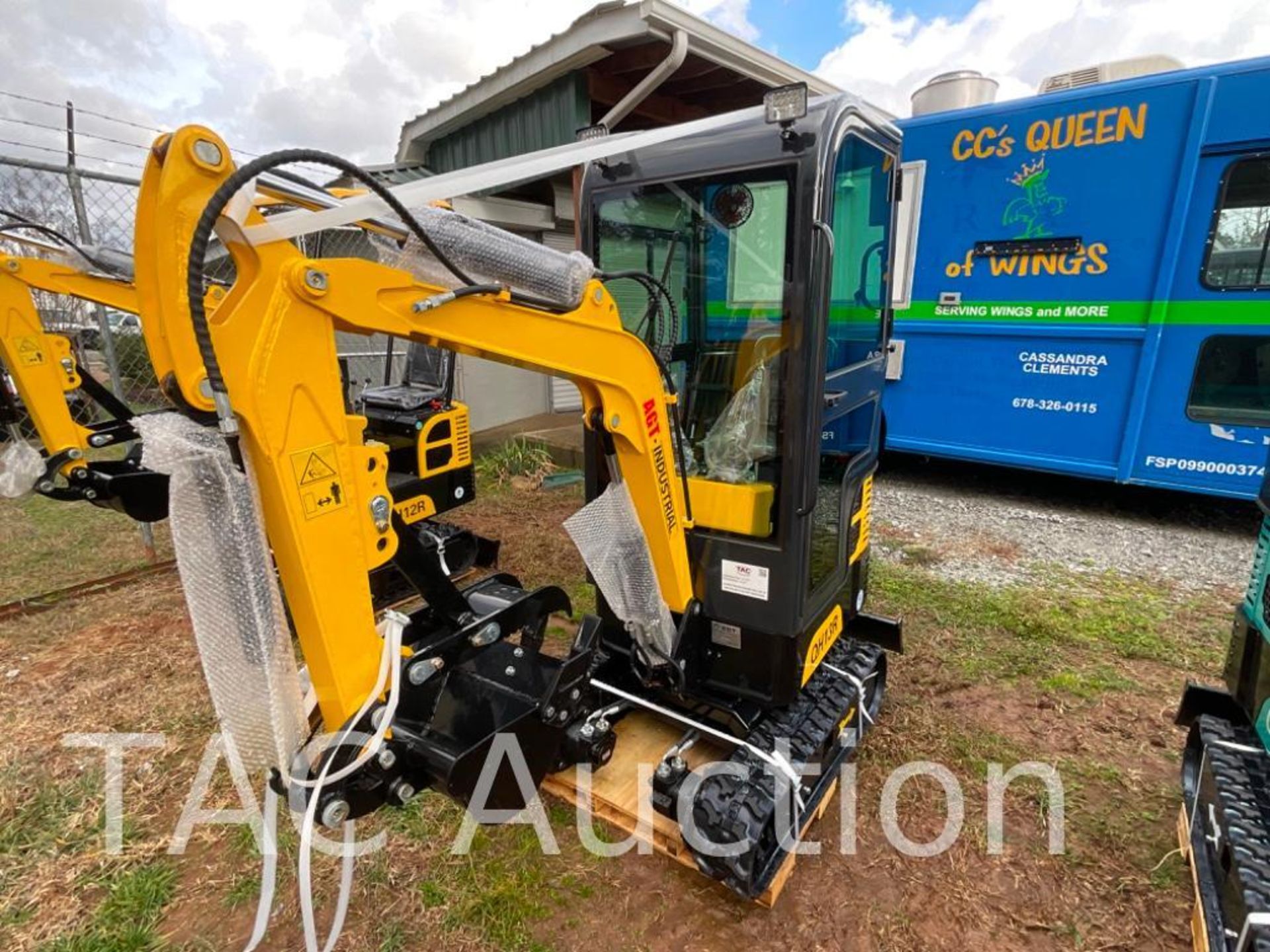 New AGT QH13R Enclosed Cab Mini Excavator - Image 9 of 20