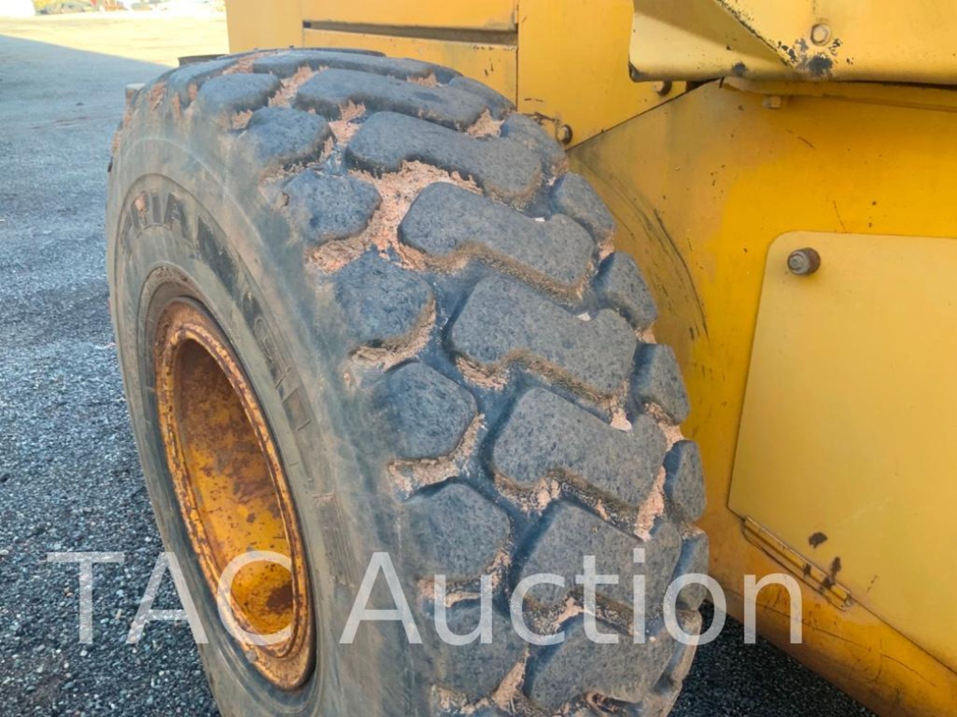 John Deere 624E Wheel Loader - Image 35 of 44