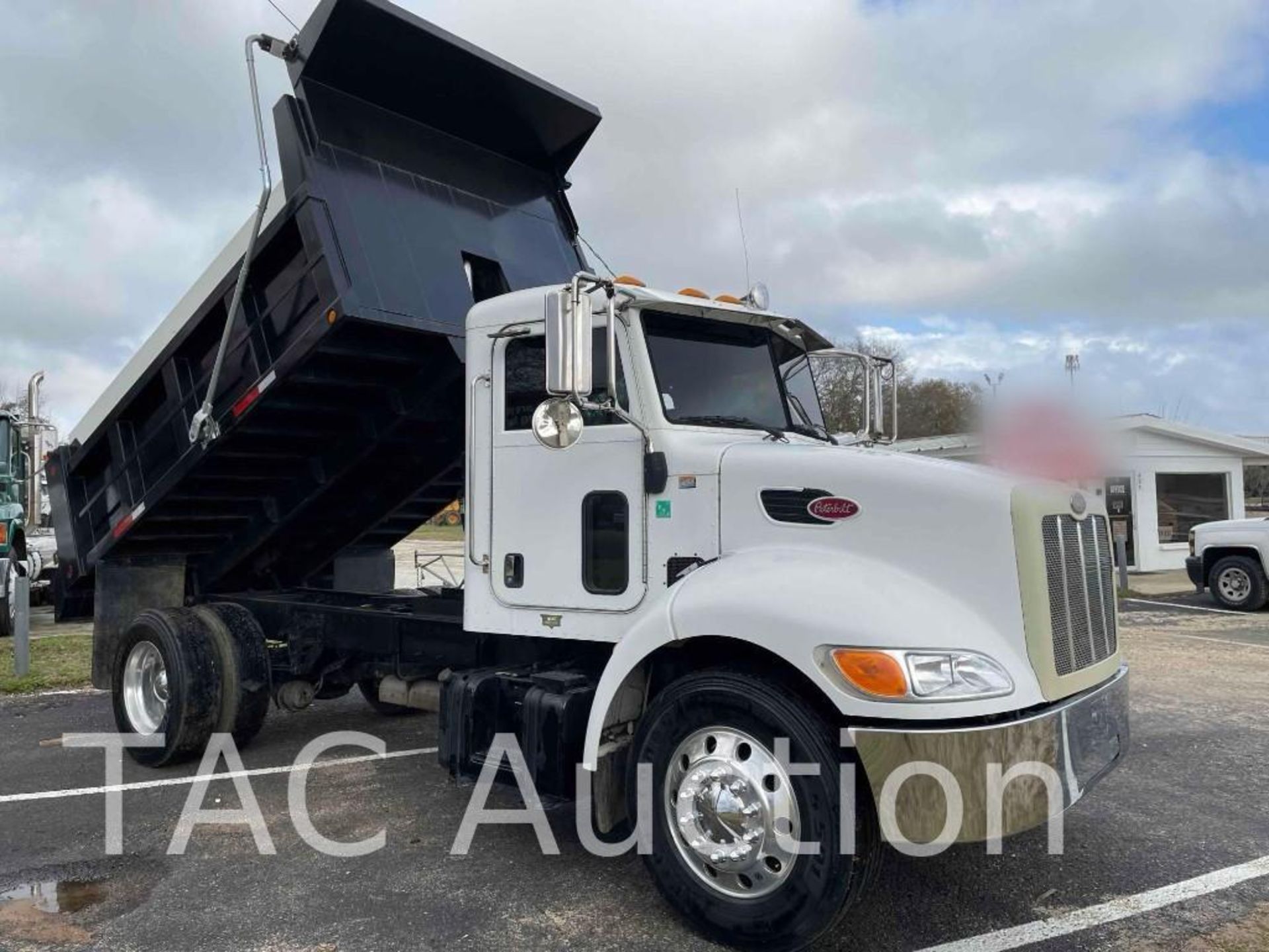 2009 Peterbilt 335 Dump Truck - Image 11 of 65