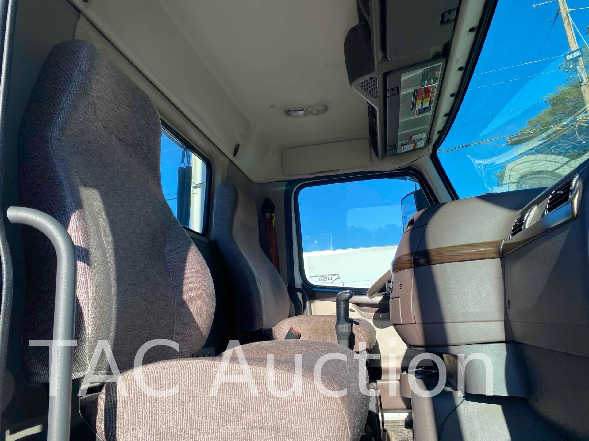 2015 Volvo VNM Day Cab - Image 26 of 59