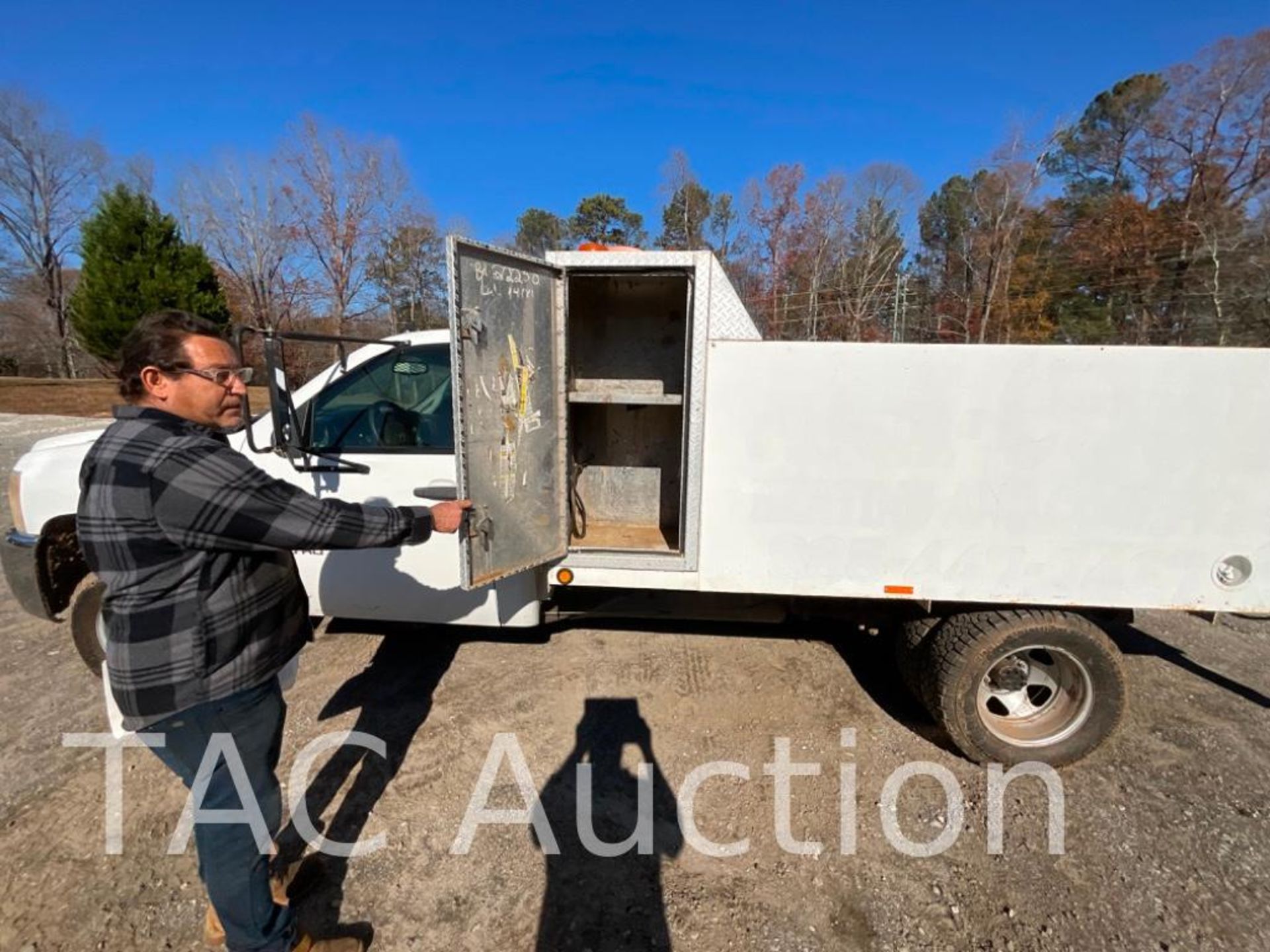 2009 Chevrolet Silverado 3500HD Service Truck W/ Liftgate - Image 9 of 38