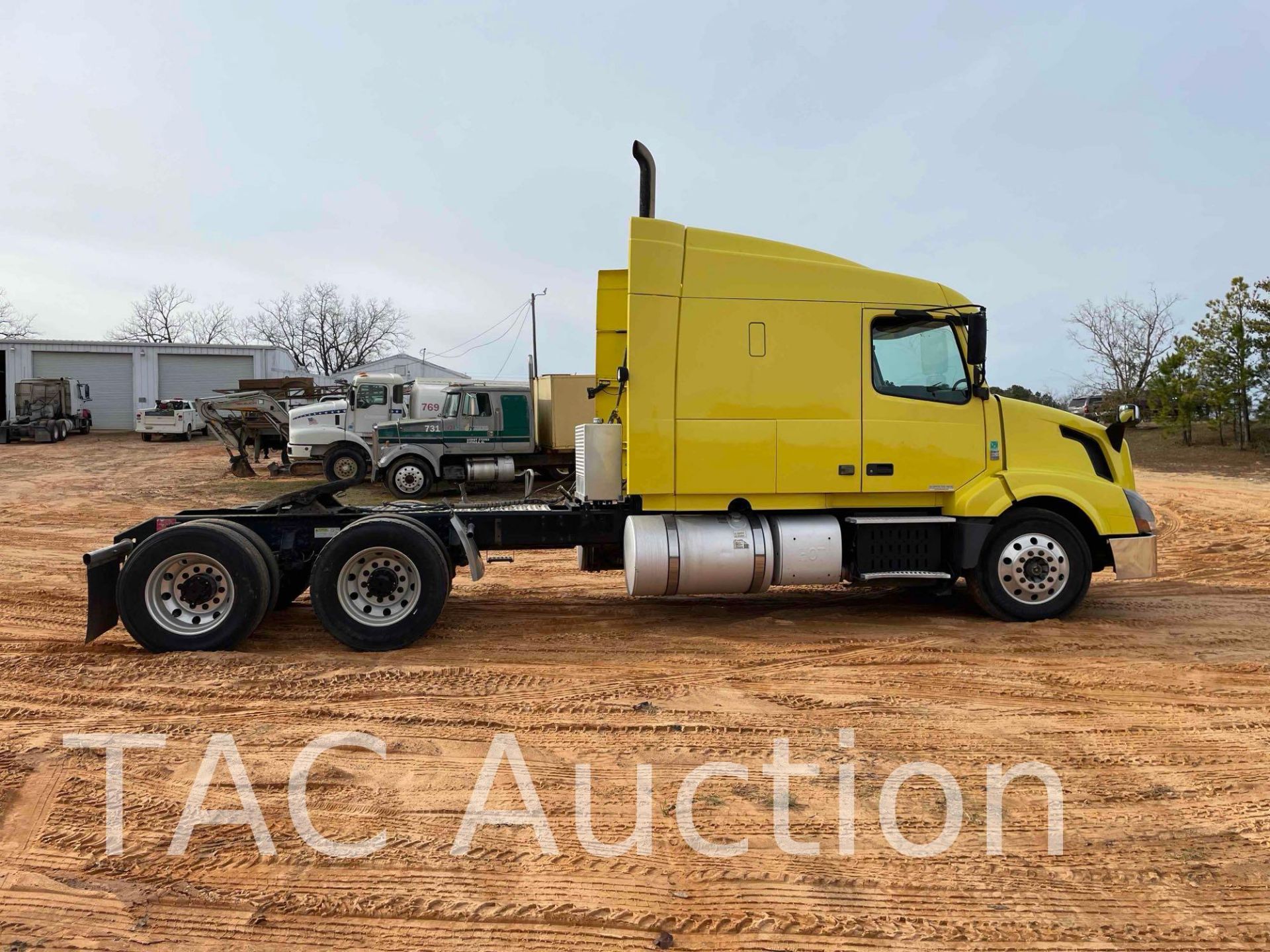 2014 Volvo VNL Sleeper Truck - Image 6 of 82