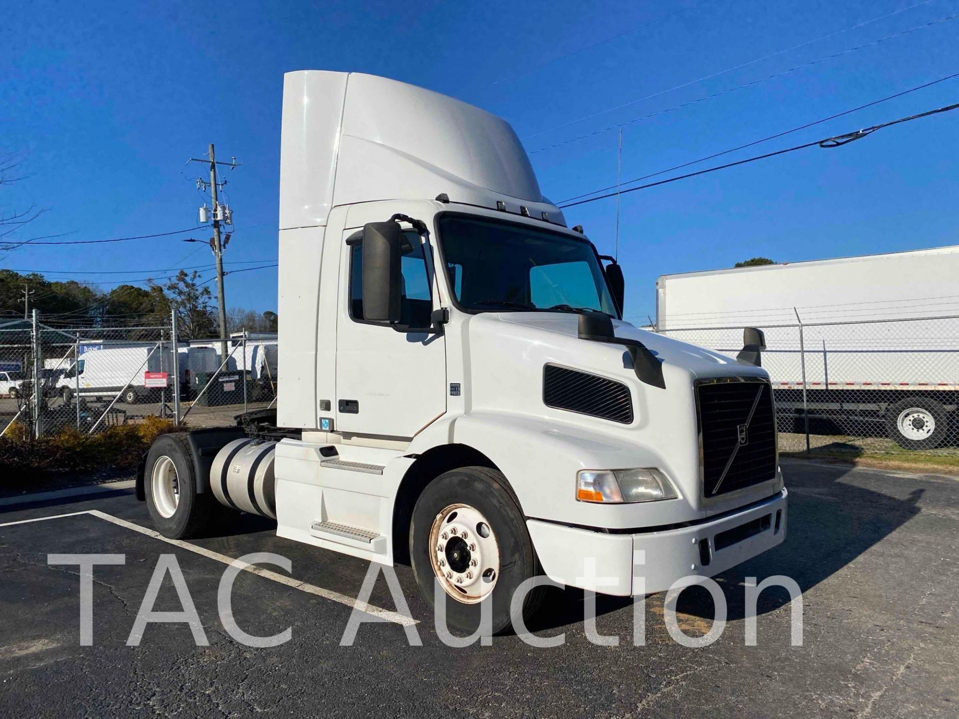 2015 Volvo VNM Day Cab - Image 7 of 59