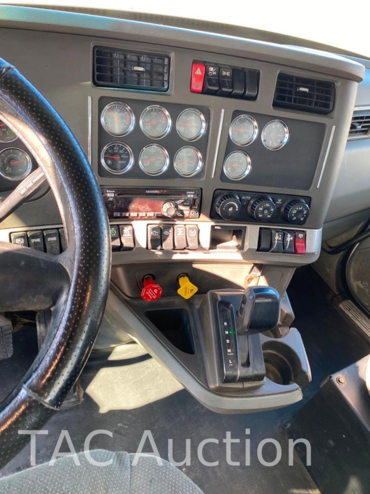 2018 Kenworth T880 Day Cab - Image 9 of 27