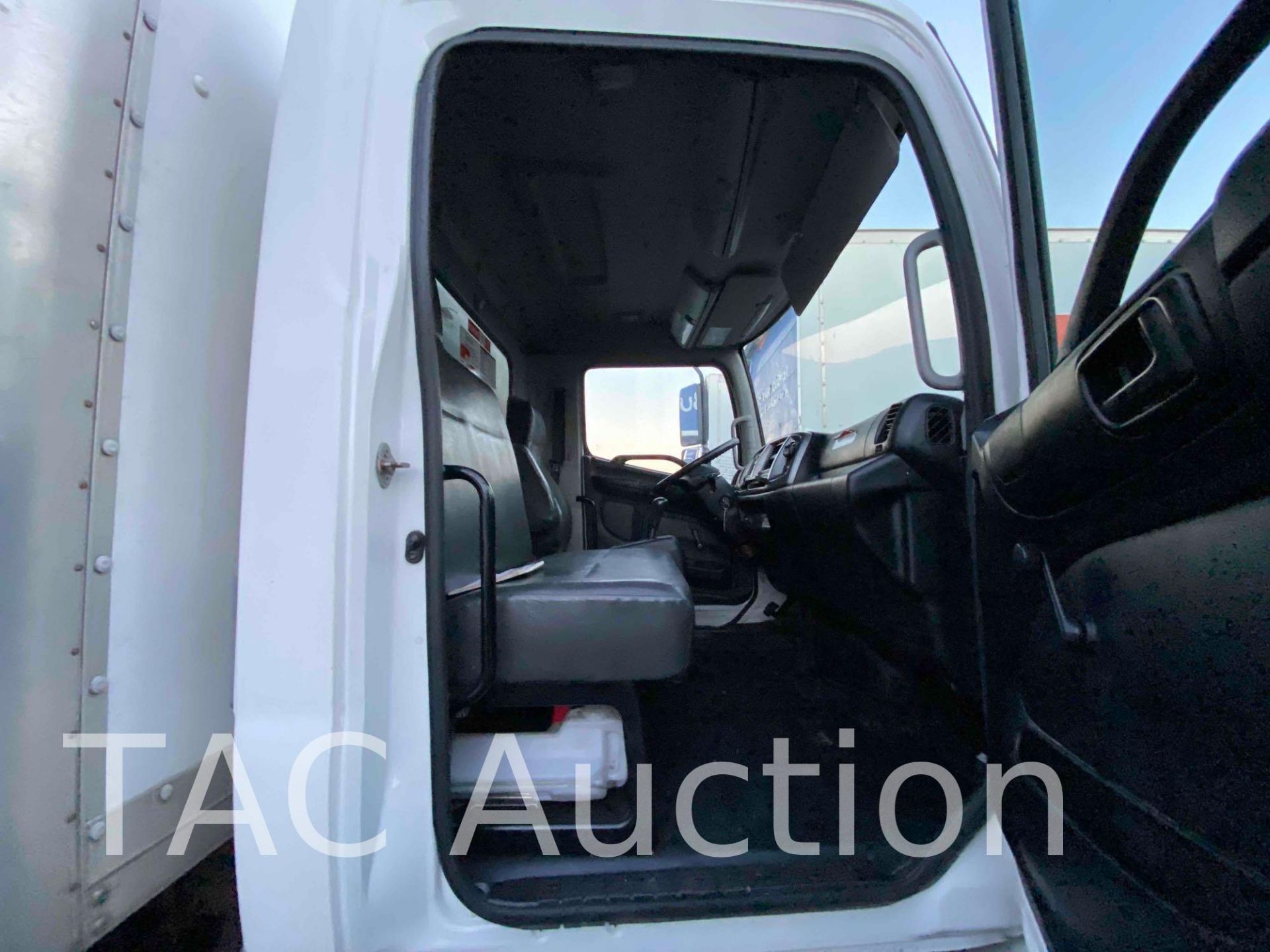 2016 Hino 268 26ft Box Truck - Image 20 of 62