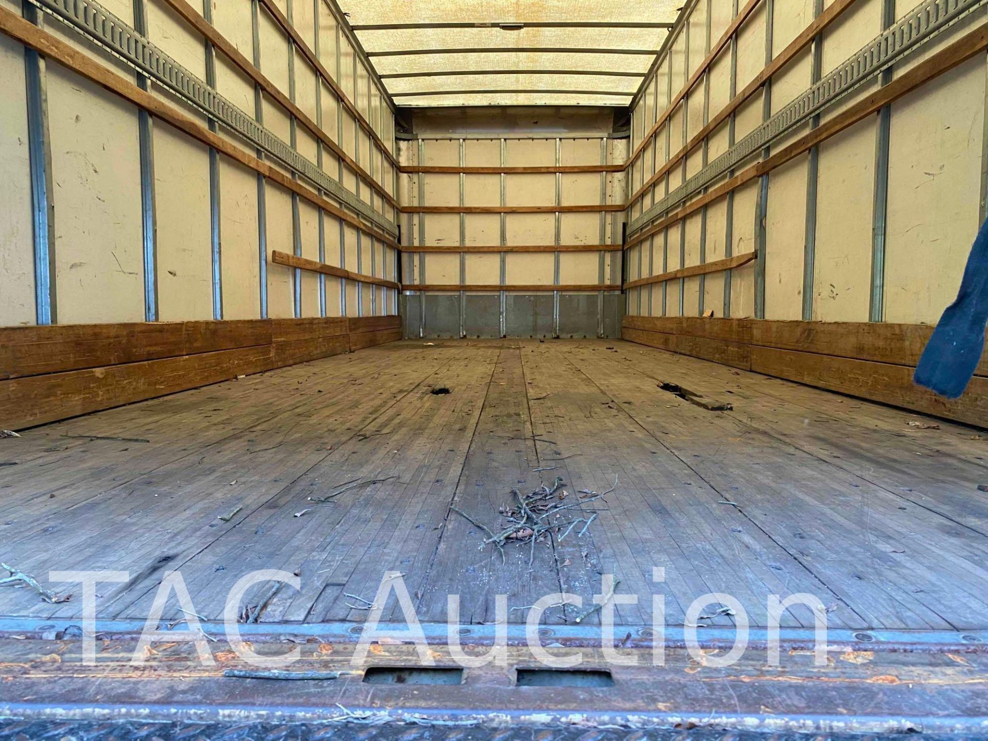 2017 Hino 268 26ft Box Truck - Image 16 of 76