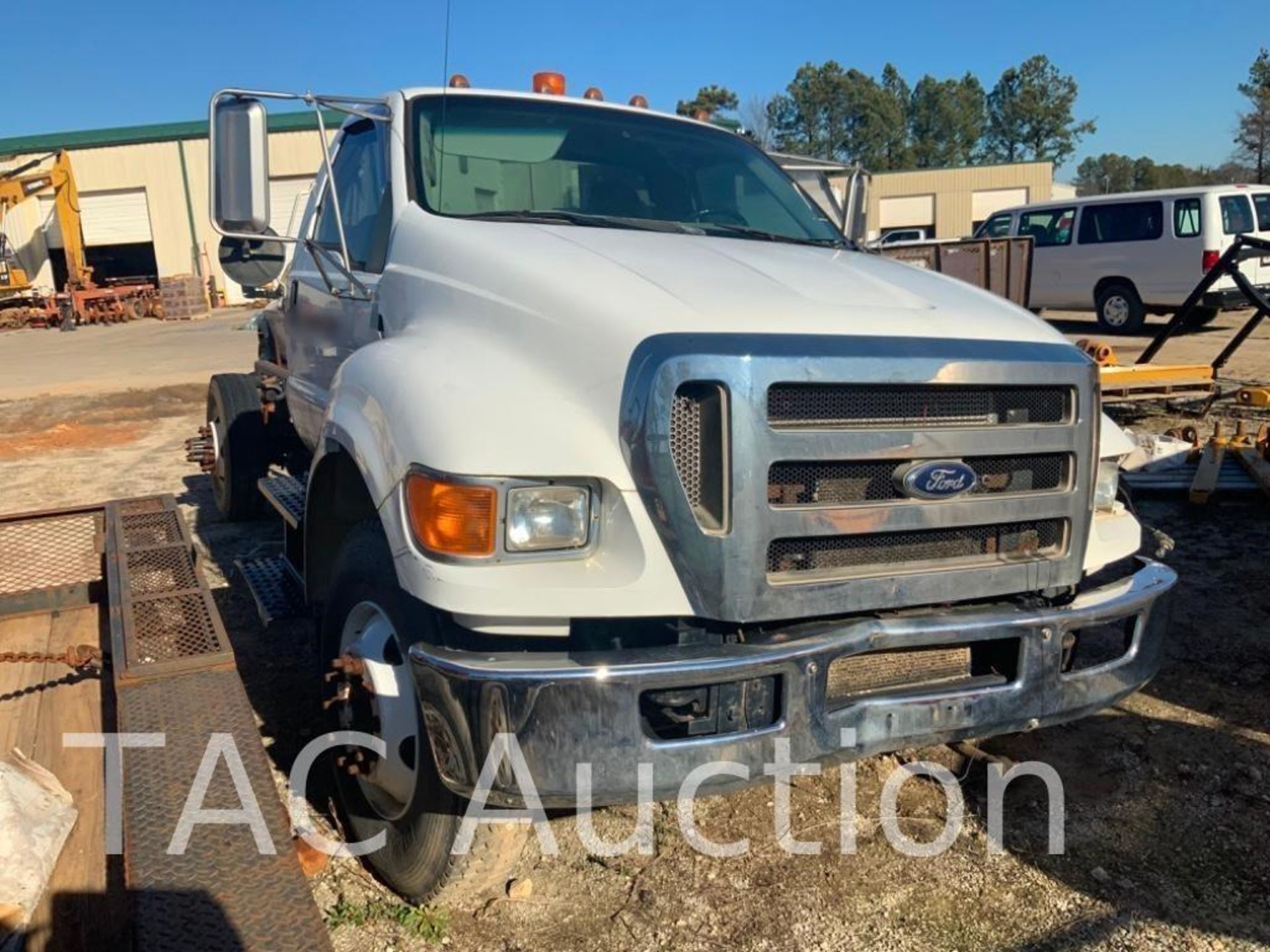 2008 Ford F-750 Super Duty Cab And Chassis - Image 3 of 41