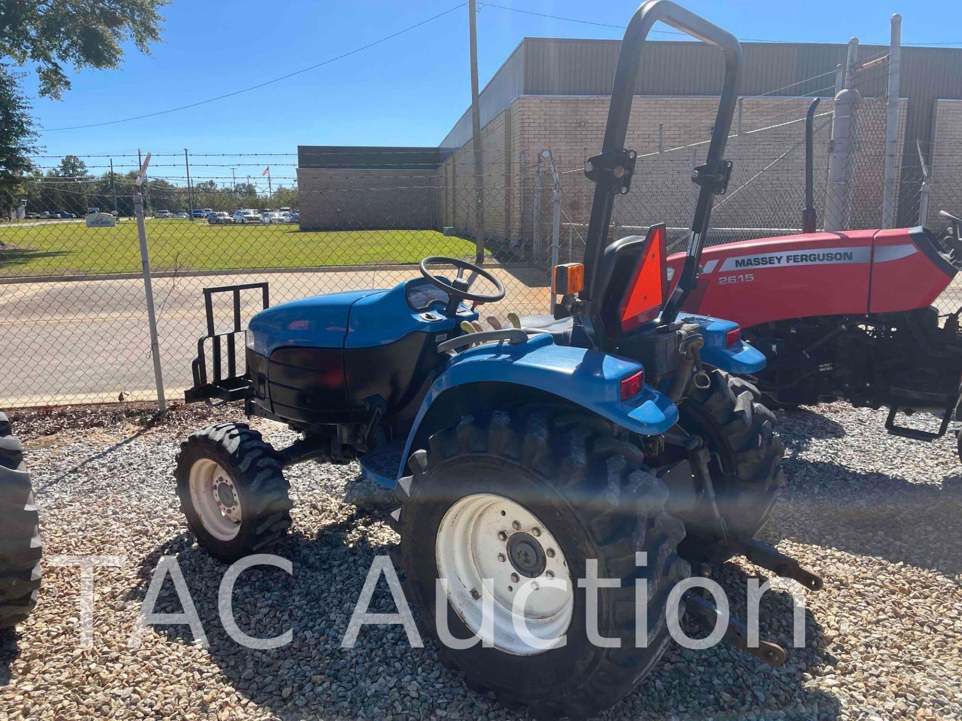 New Holland TC33 4x4 Tractor - Image 3 of 32