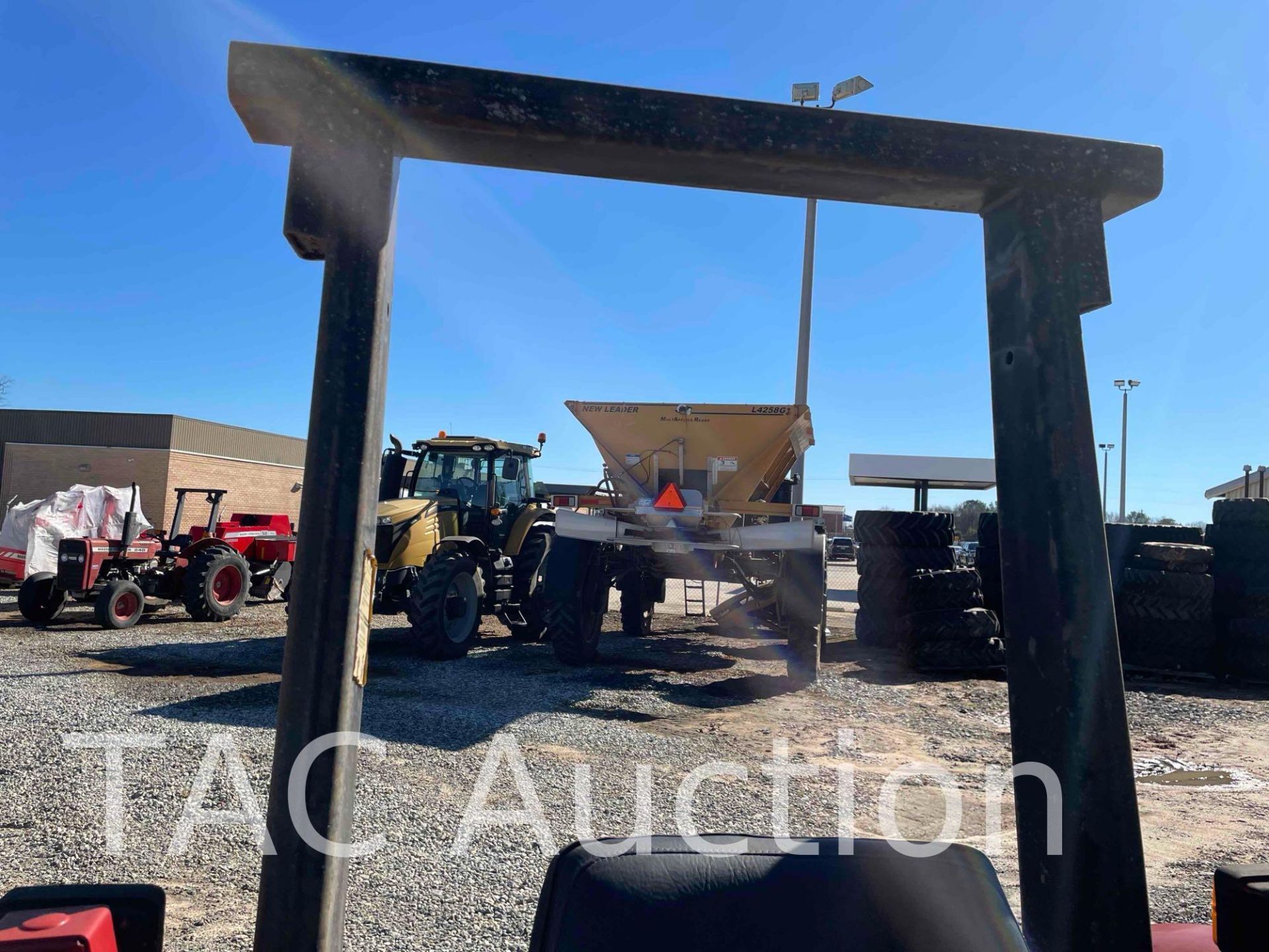 Massey Ferguson 250 2WD Farm Tractor - Image 9 of 34