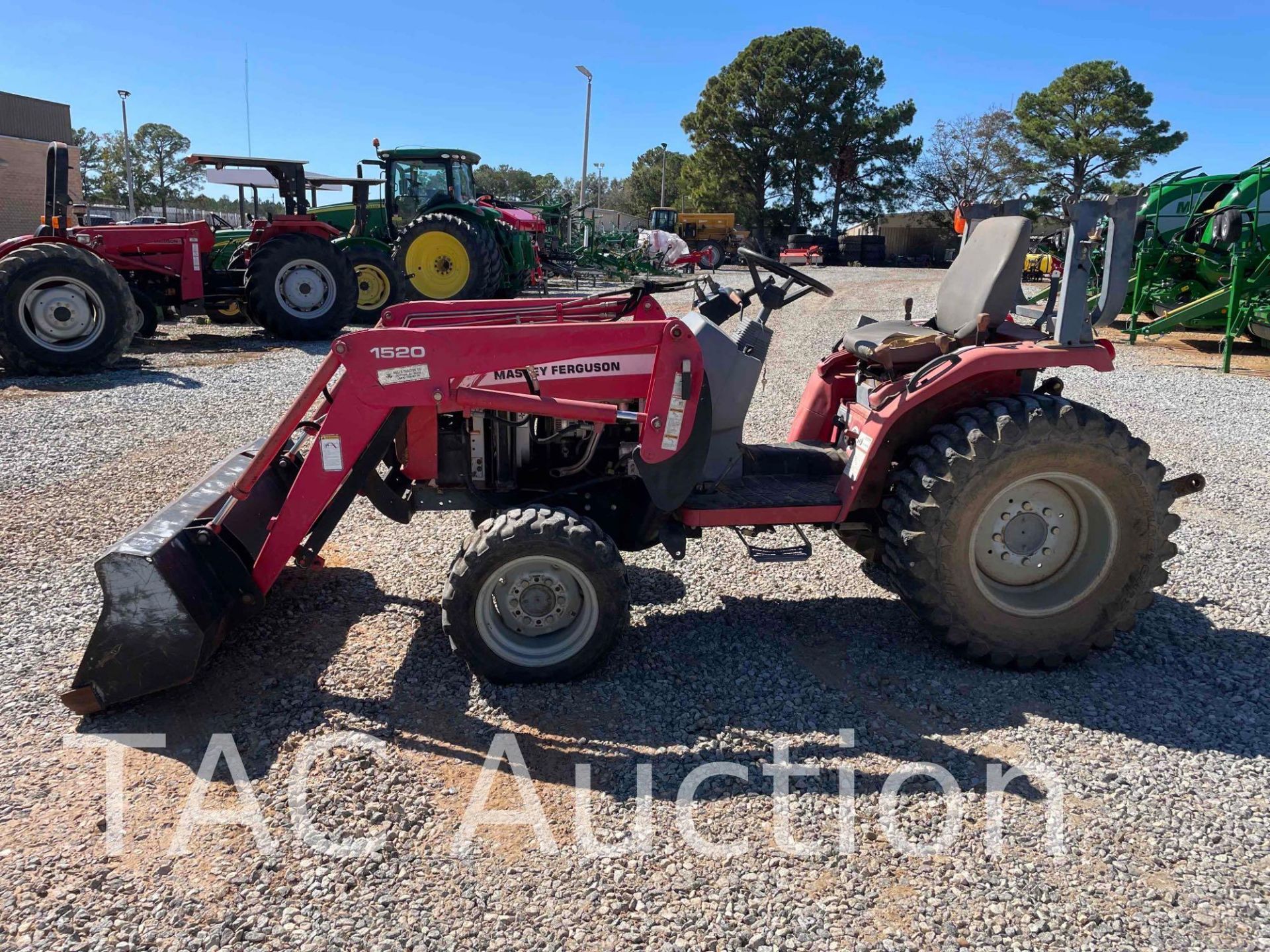 Massey Ferguson 1528 Tractor W/ Front End Loader - Image 2 of 44