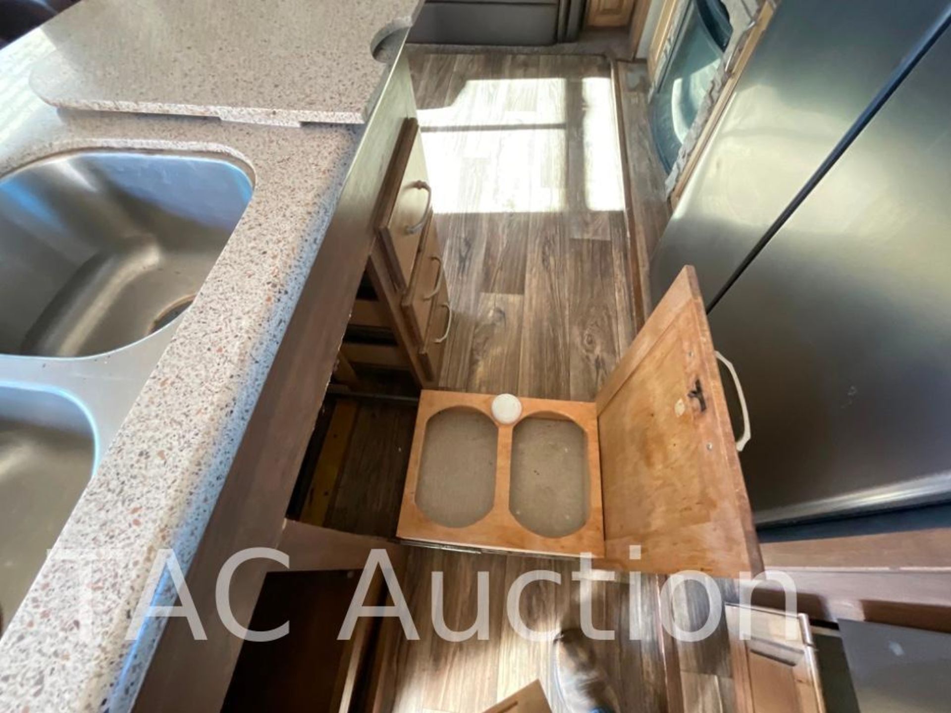 2017 Keystone Laredo LA350FB17 35ft Fifth Wheel Camper - Image 32 of 73