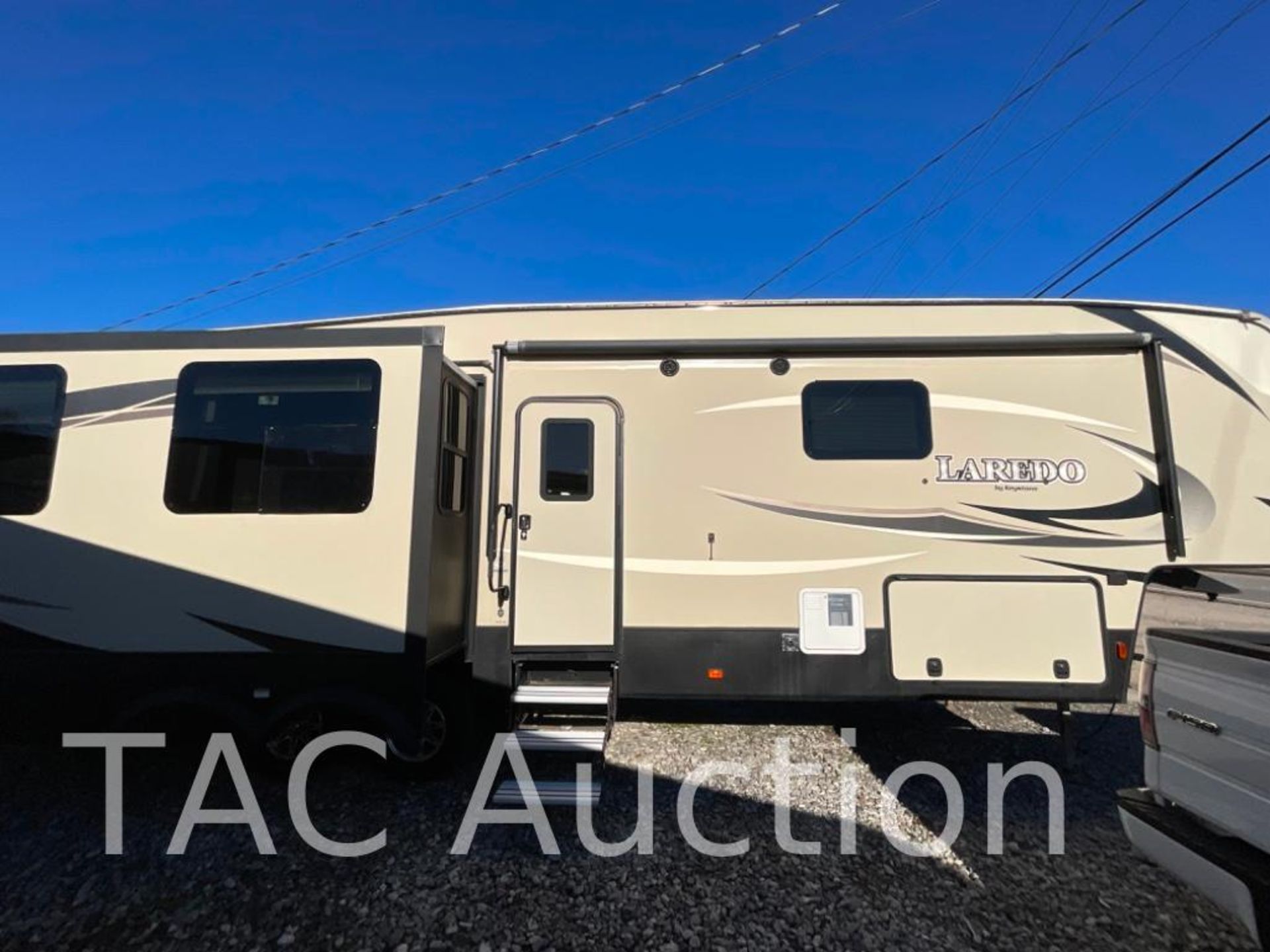 2017 Keystone Laredo LA350FB17 35ft Fifth Wheel Camper - Image 10 of 73