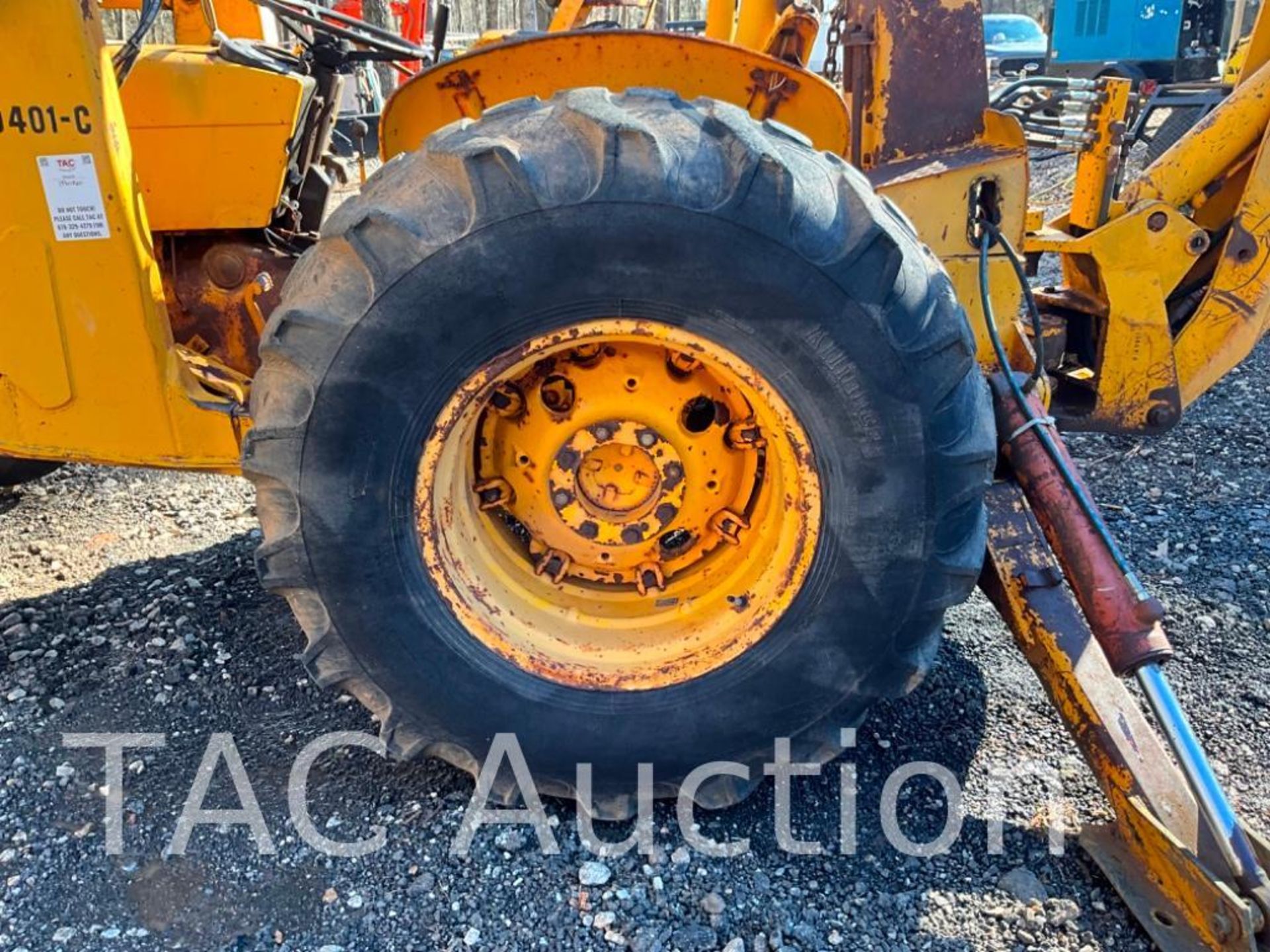 John Deere 401-C Backhoe Loader - Image 24 of 40