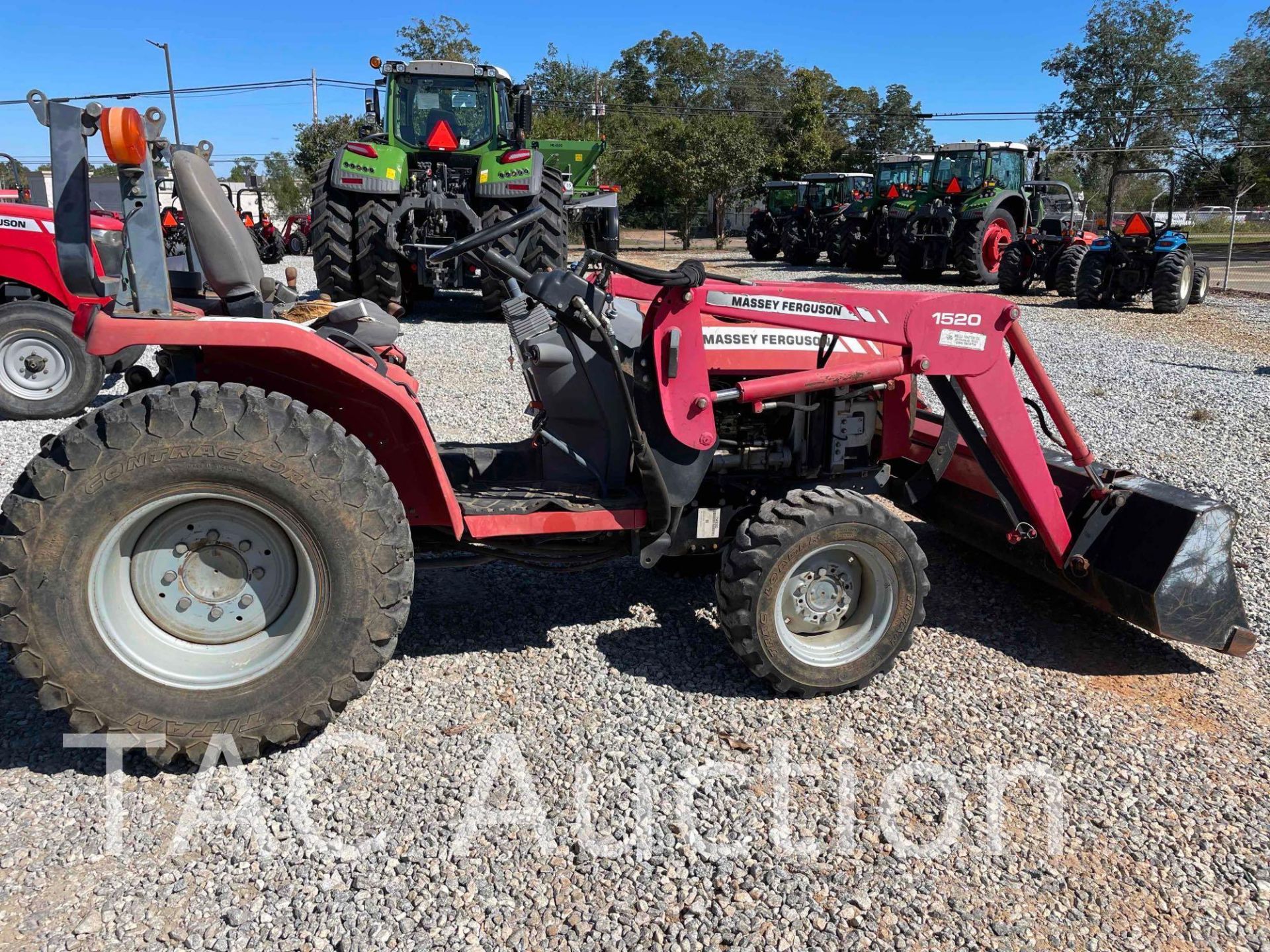 Massey Ferguson 1528 Tractor W/ Front End Loader - Image 6 of 44