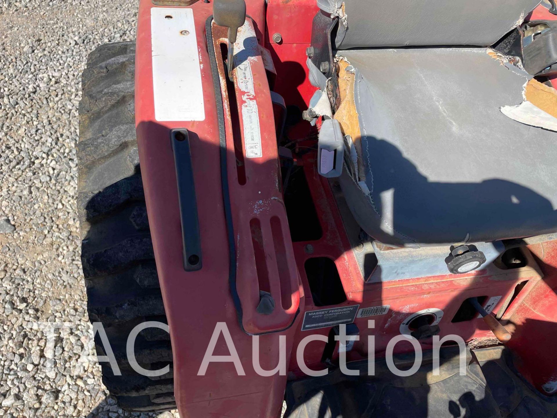 Massey Ferguson 1528 Tractor W/ Front End Loader - Image 25 of 44