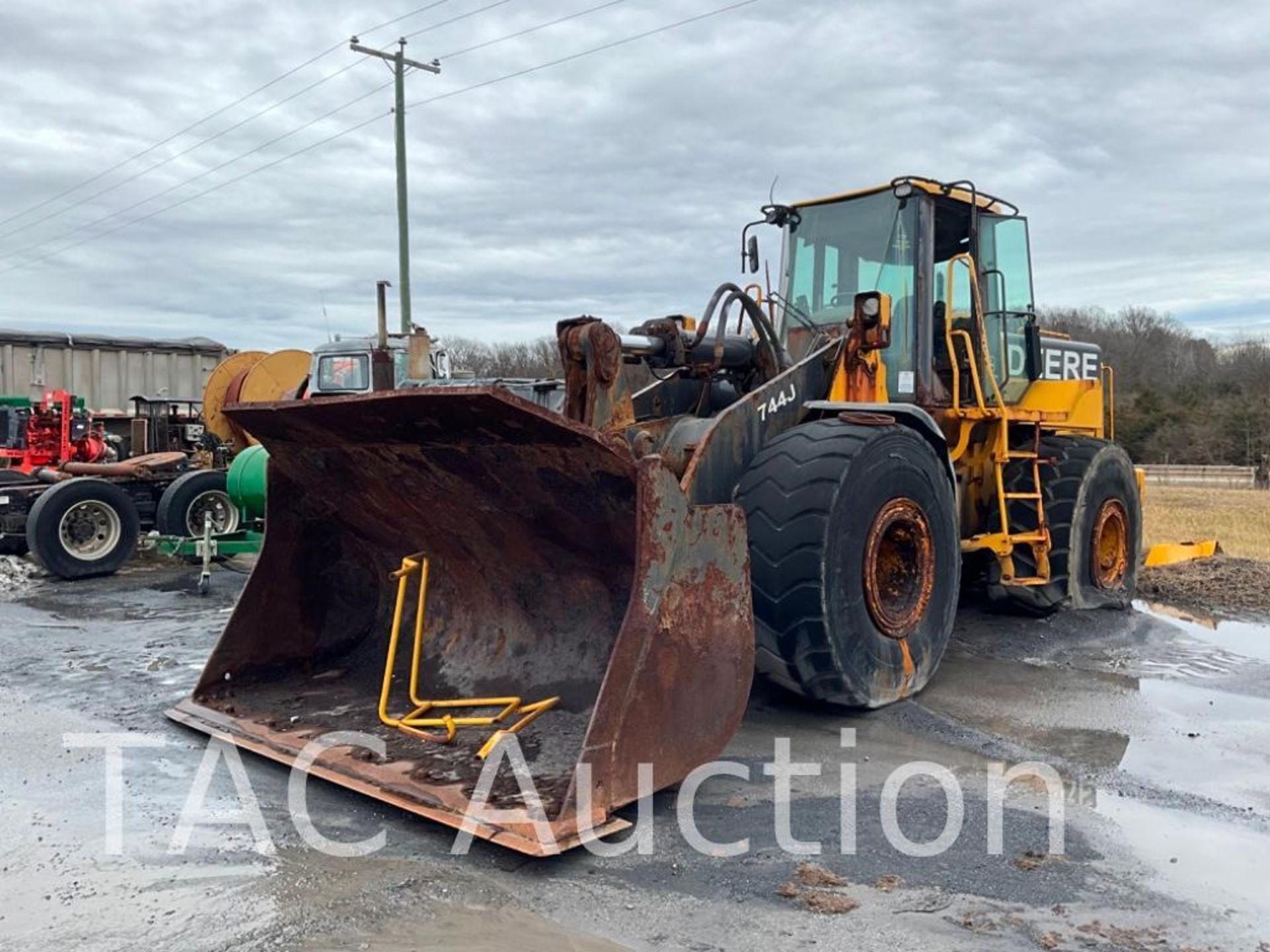 2004 John Deere 744J Wheel Loader