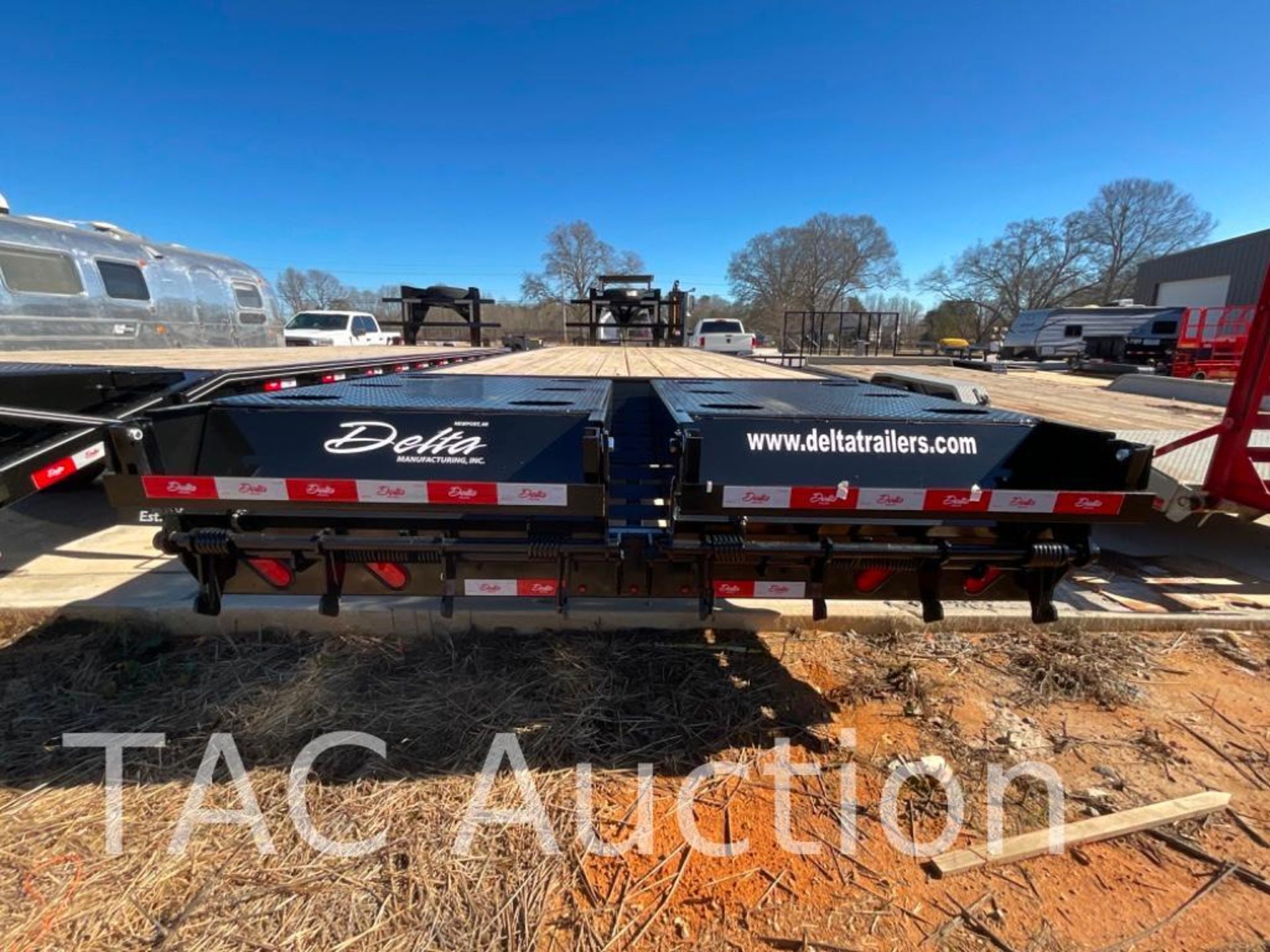 2024 Delta 30ft Gooseneck Trailer - Image 8 of 32