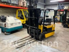 Caterpillar F30 Electric 3000lb Forklift