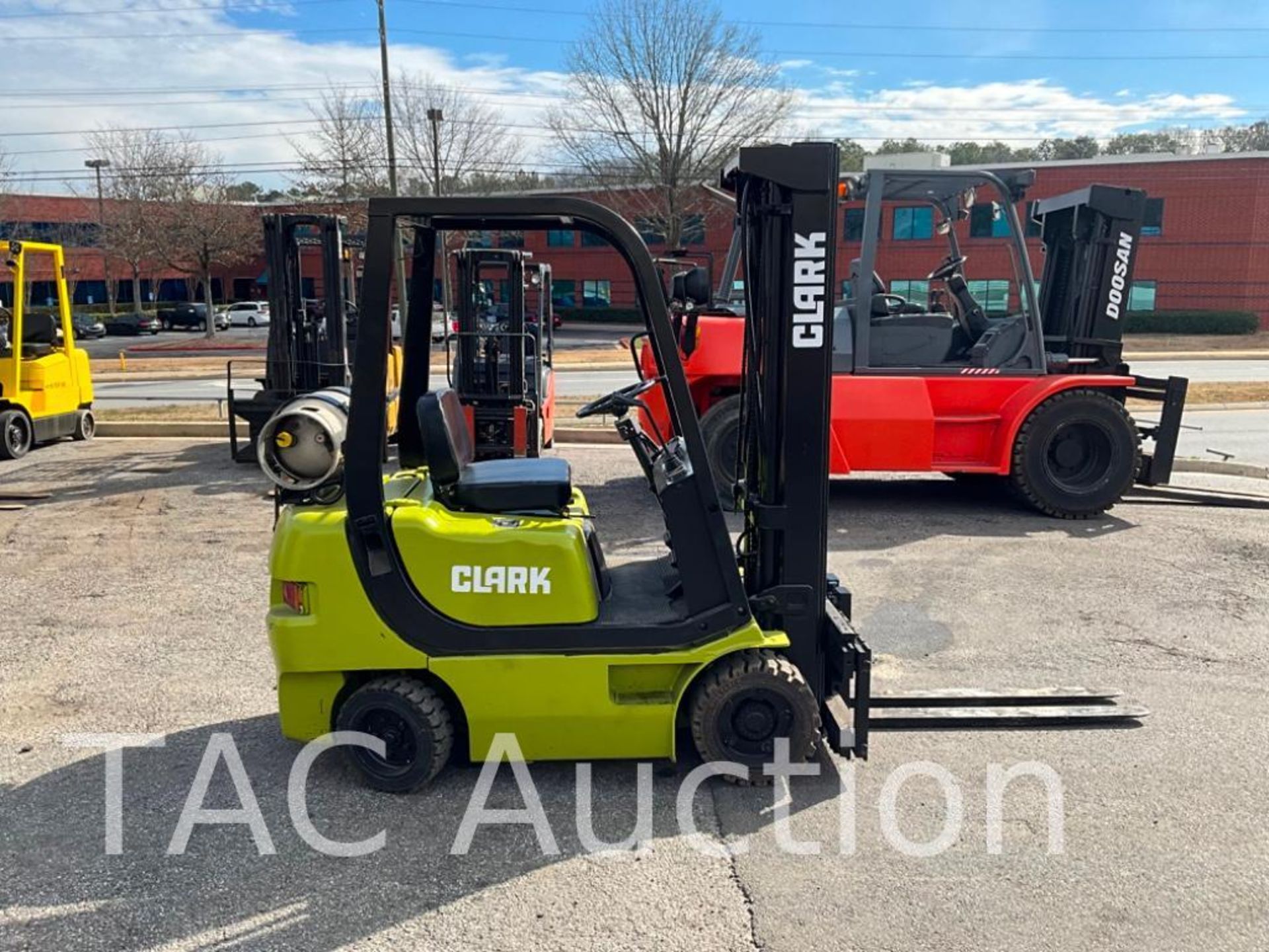 Clark CMC-20SL 3100lb Forklift - Image 6 of 32