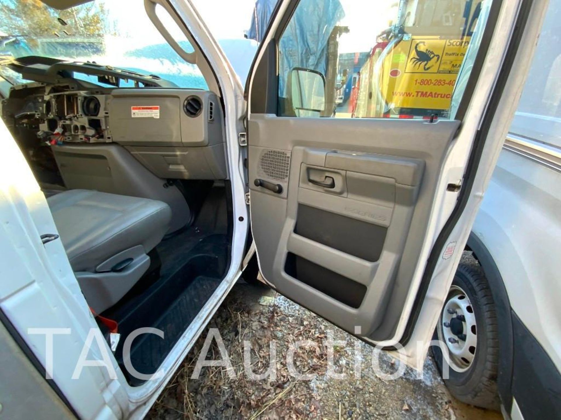 2014 Ford E-350 Cutaway Van - Image 13 of 32