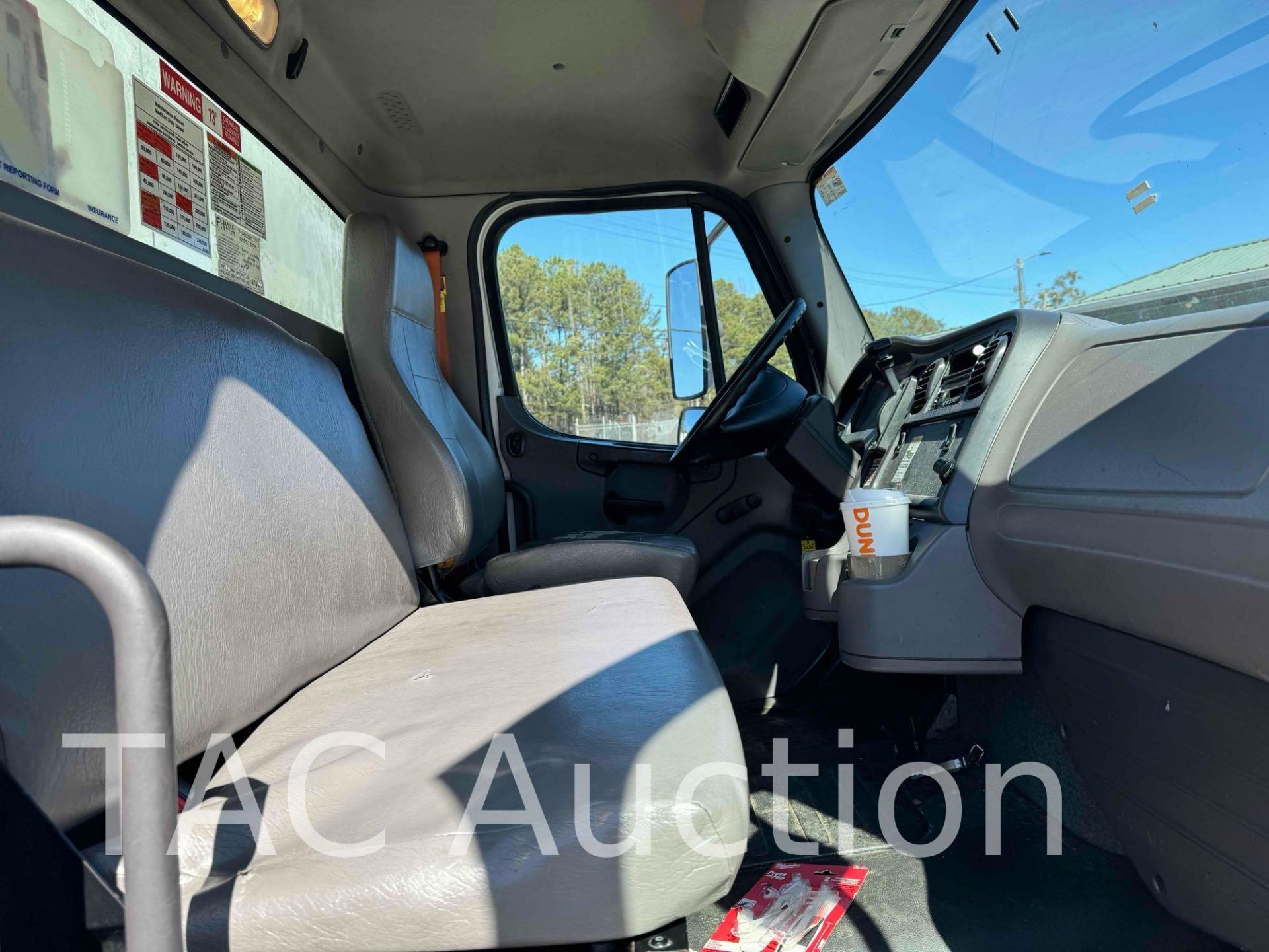 2017 Freightliner M2106 26ft Box Truck - Image 21 of 57