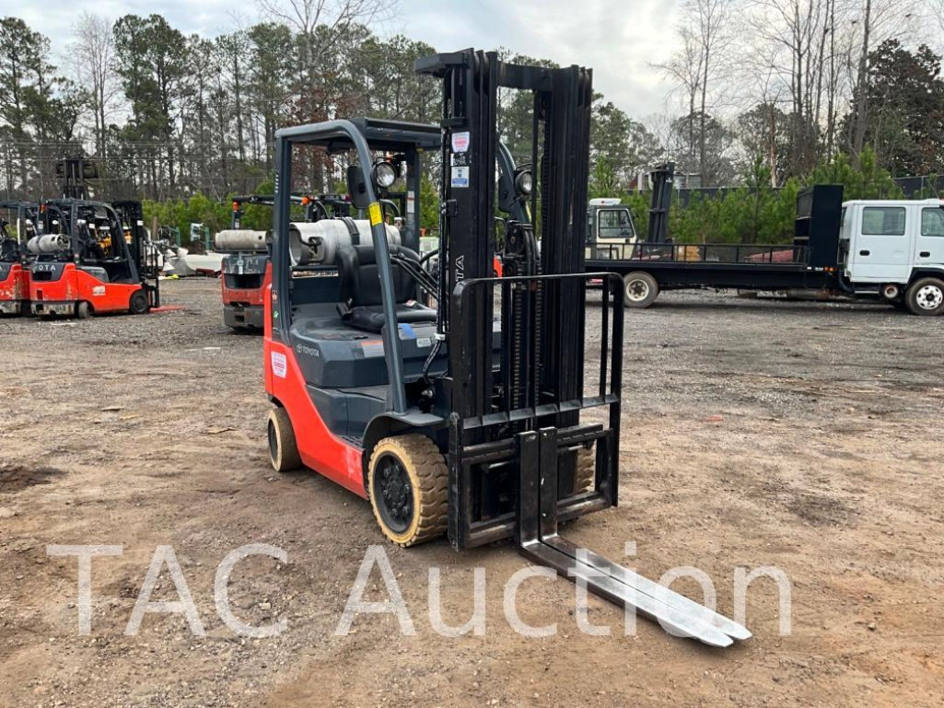 2010 Toyota 8FGCU20 4000lb Forklift - Image 7 of 33