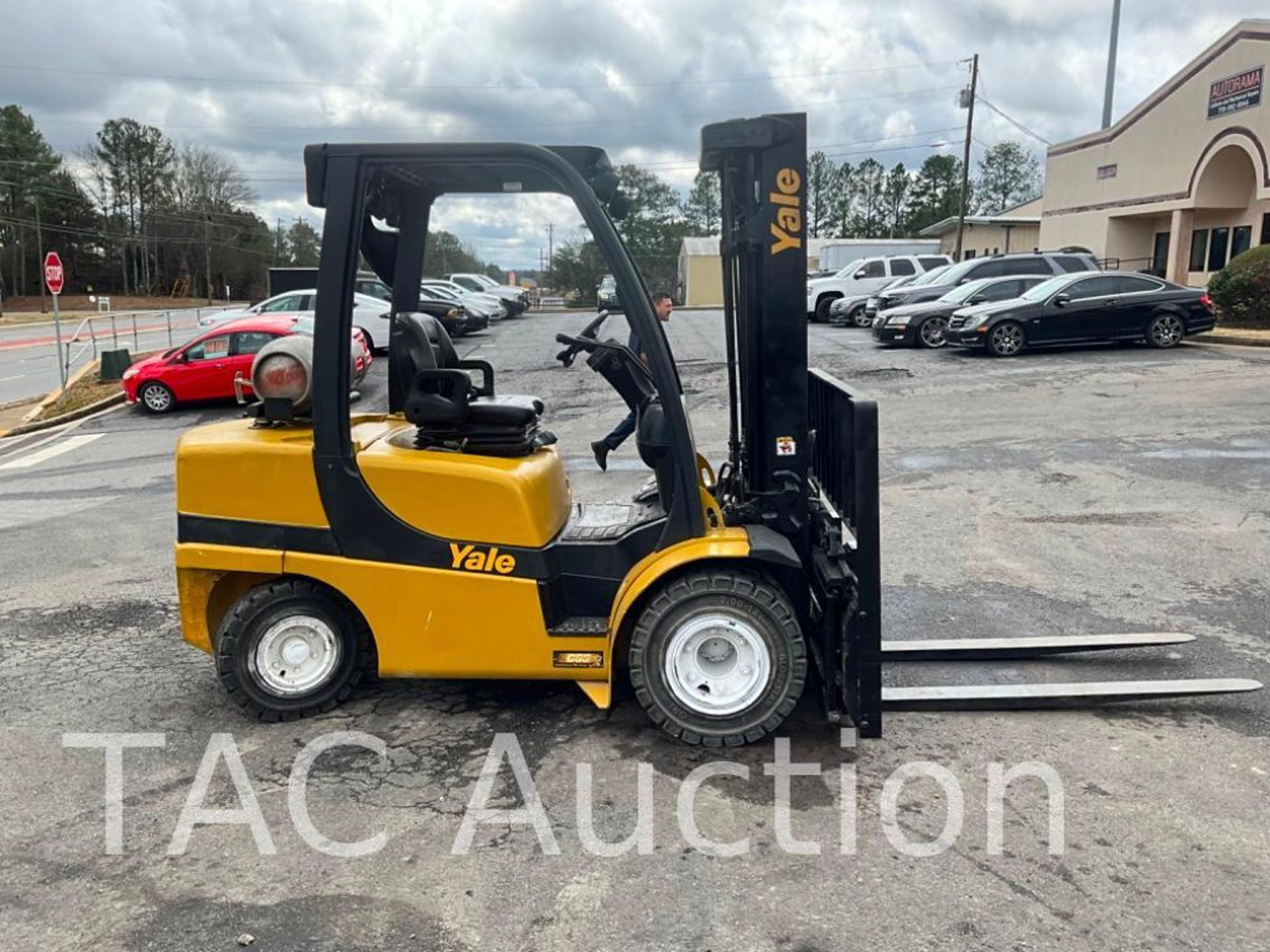 Yale GLP070 7,000lb Forklift - Image 6 of 34