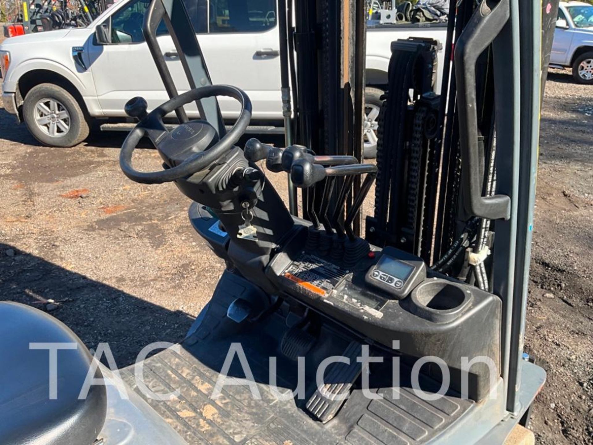 2013 Toyota 8FGCU25 5000lb Forklift - Image 13 of 27