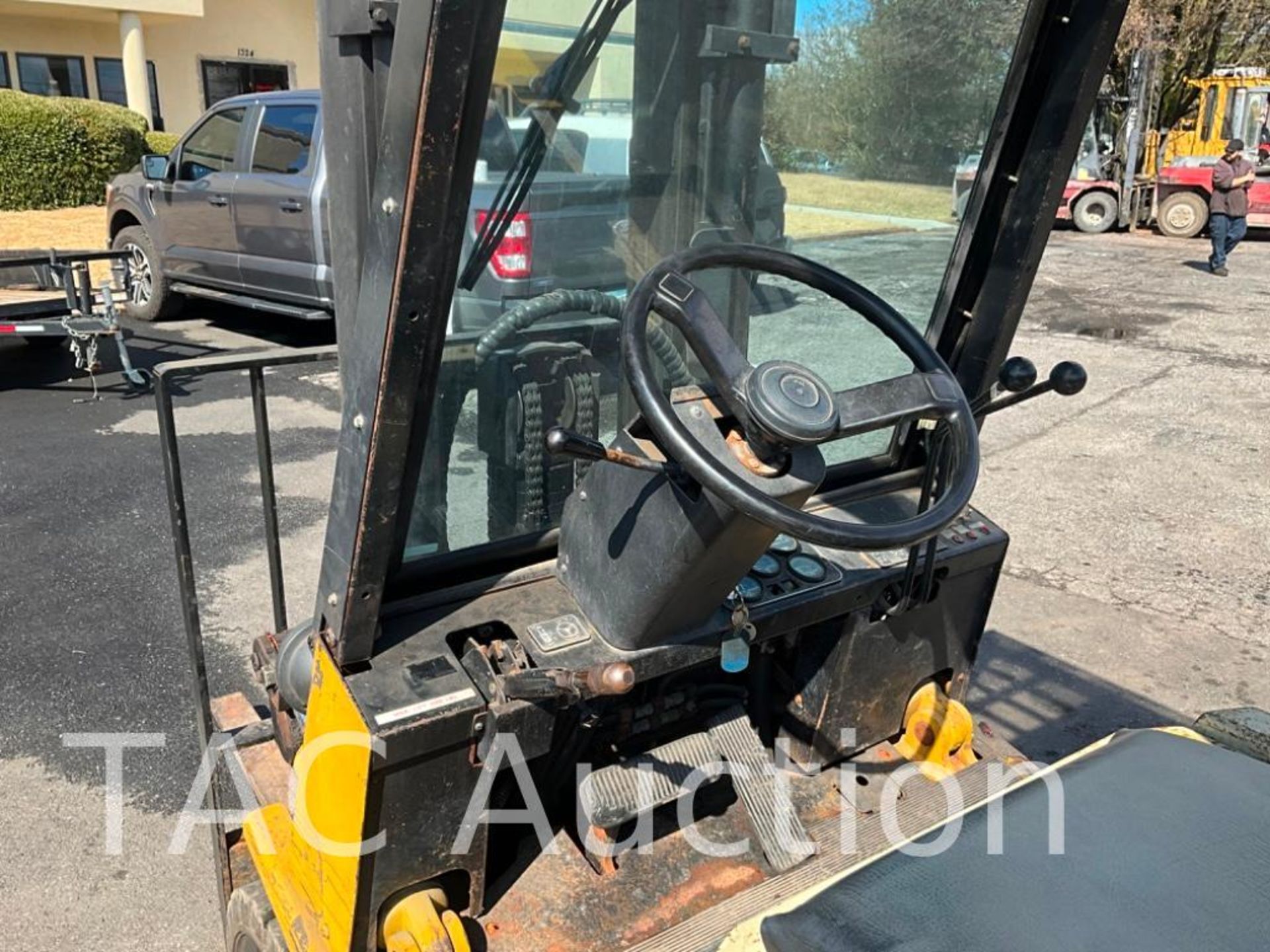 Yale GP050 5000lb Forklift - Image 11 of 35