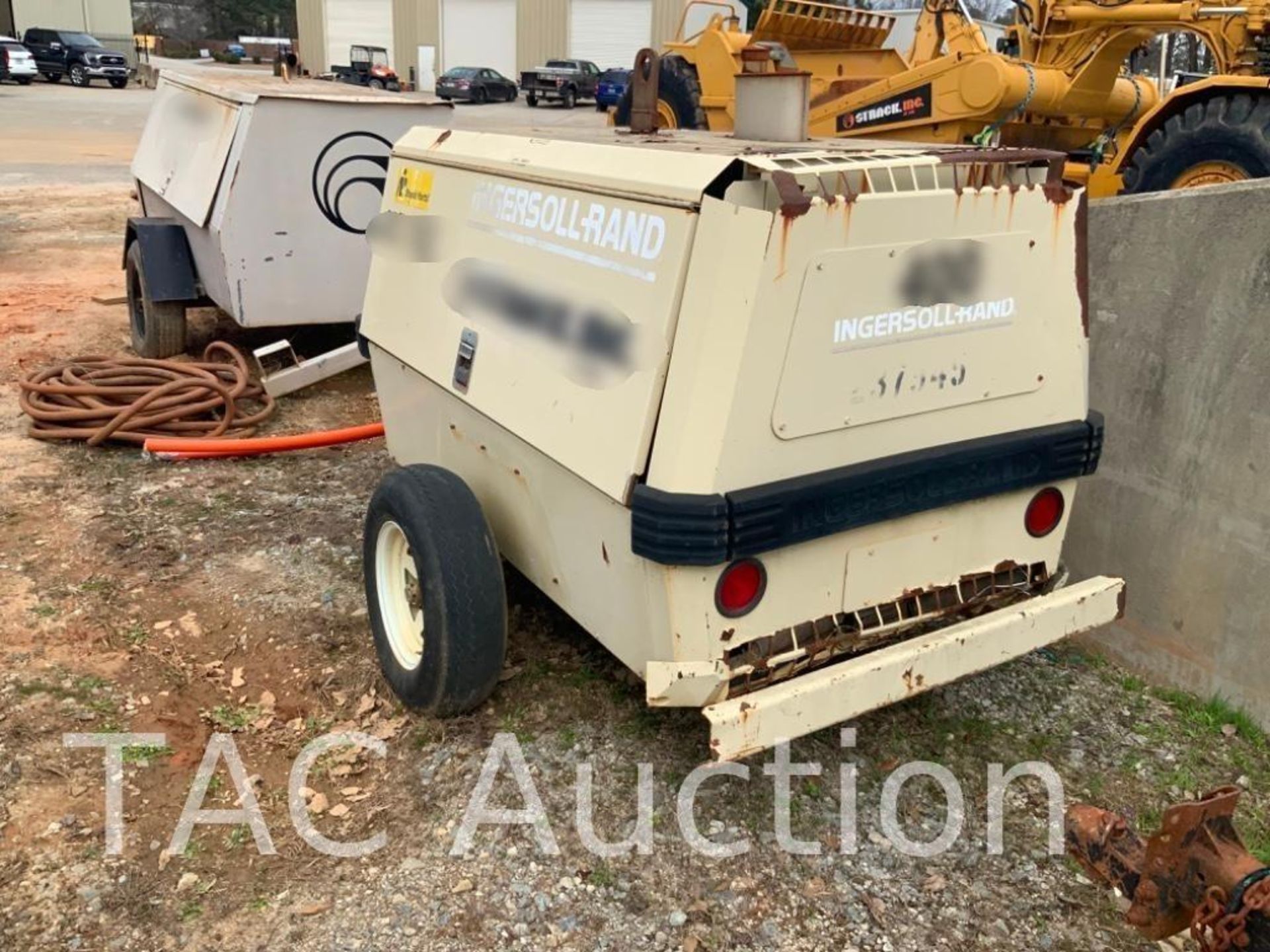 1998 Ingersoll Rand P185 WJD Towable Air Compressor - Image 2 of 22