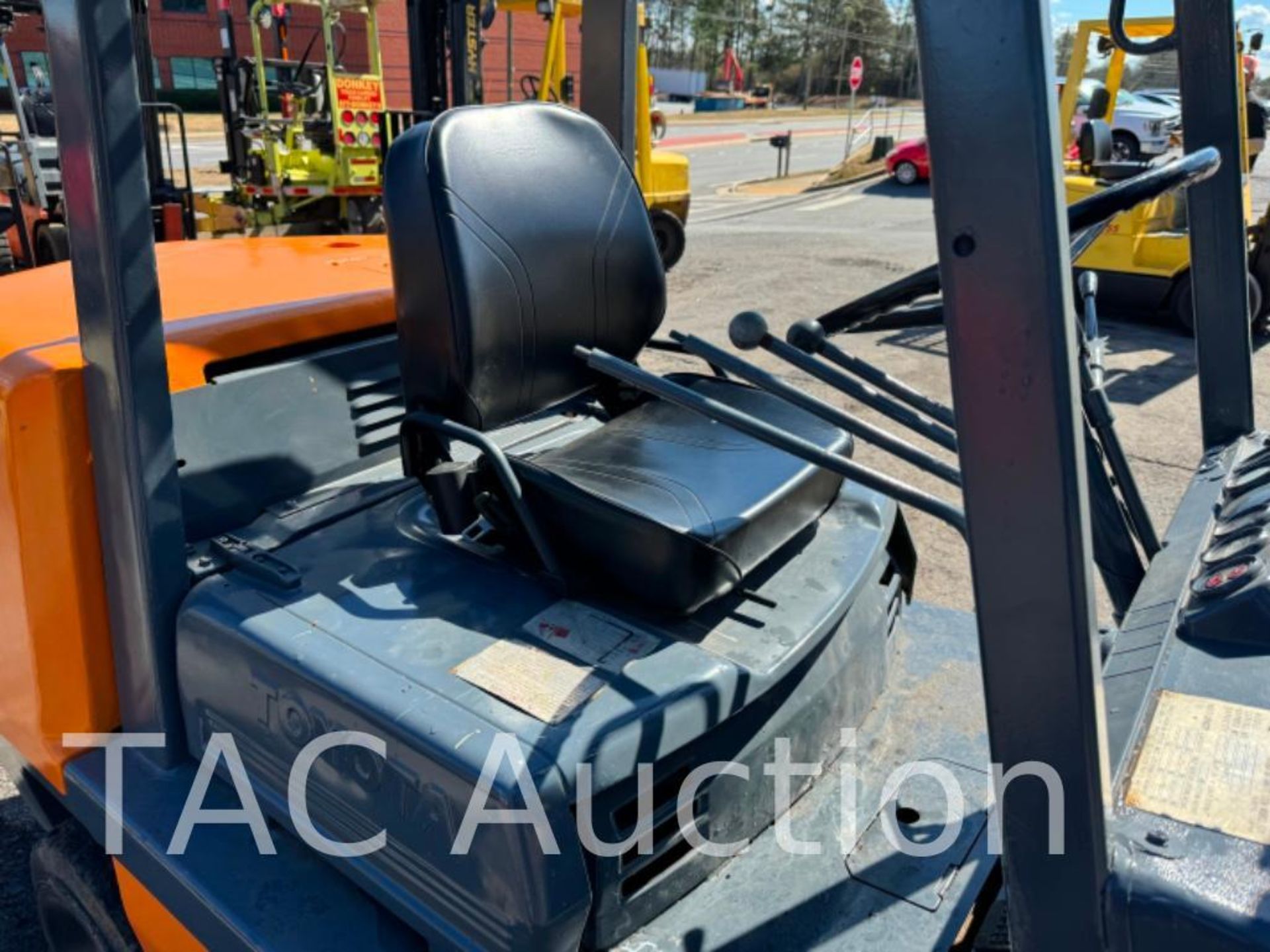 Toyota FDC45 10,000lb Forklift - Image 13 of 31