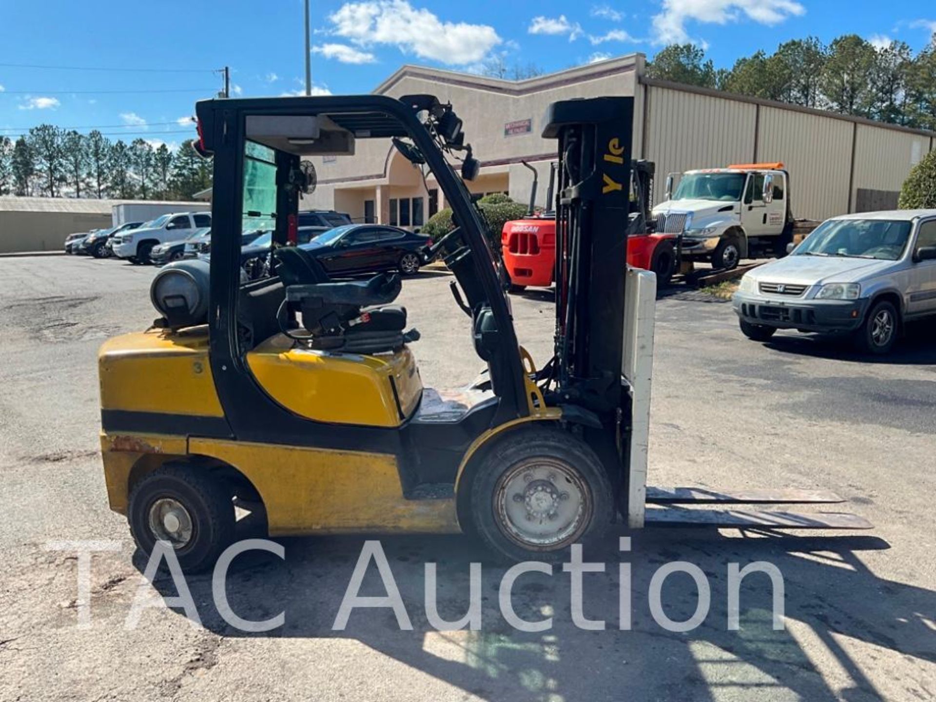 Yale GLP070 7,000lb Forklift - Image 6 of 36