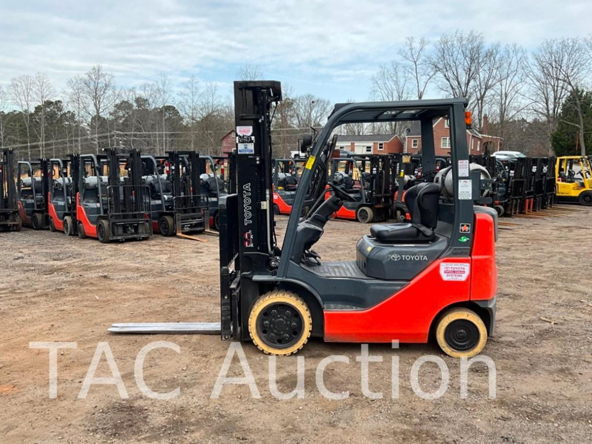 2010 Toyota 8FGCU20 4000lb Forklift - Image 2 of 33