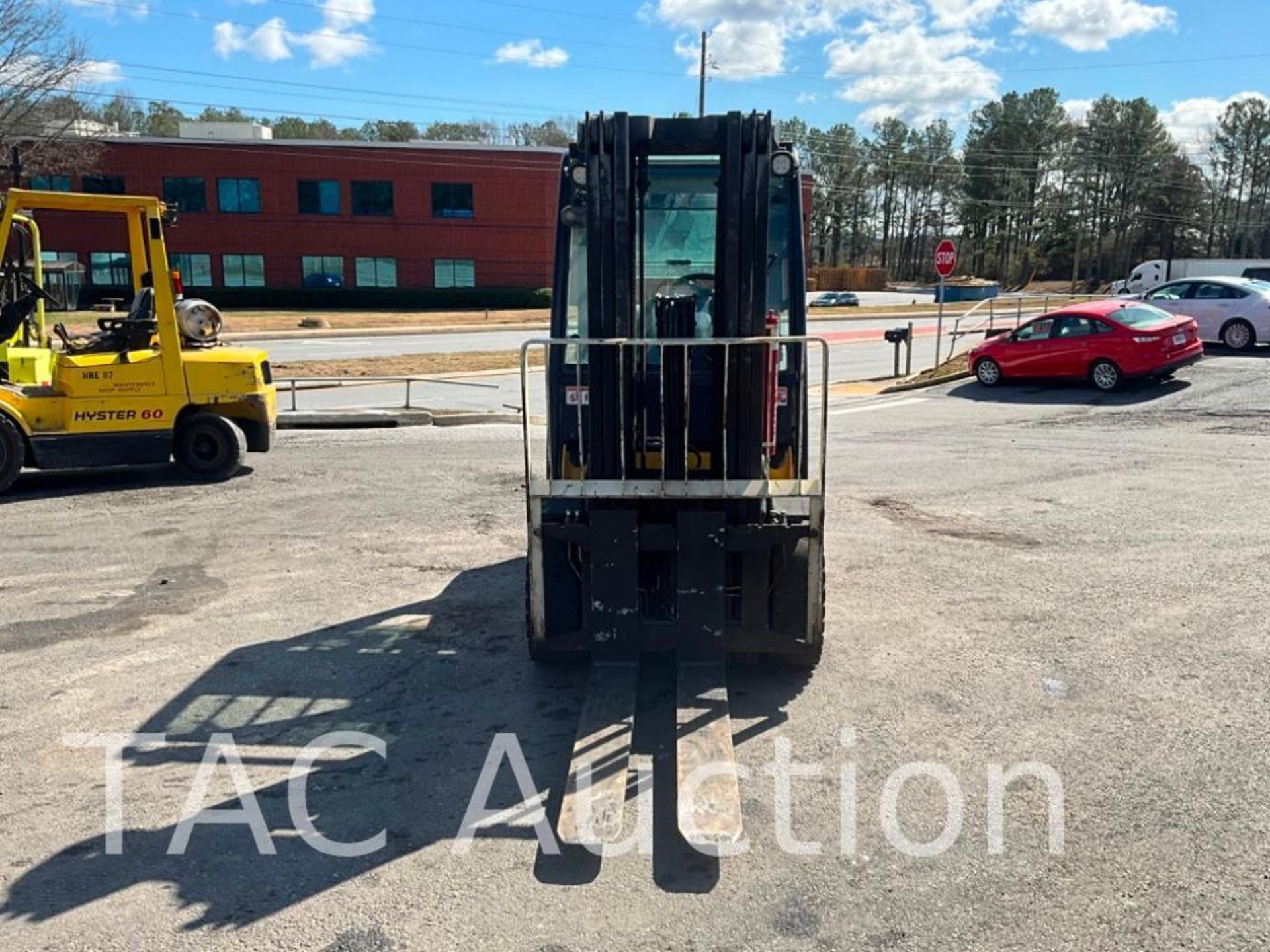 Yale GLP070 7,000lb Forklift - Image 8 of 36