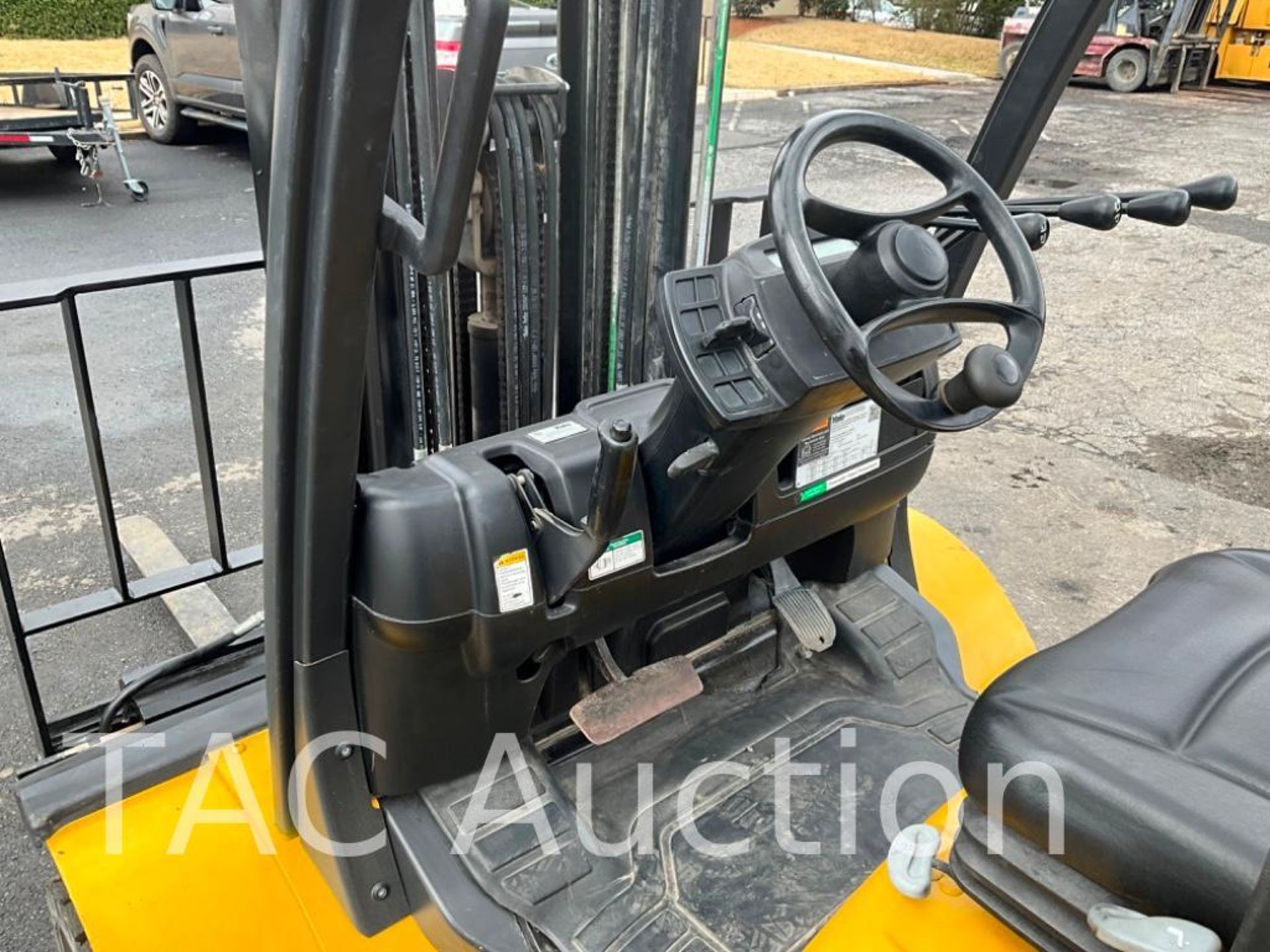 Yale GLP070 7,000lb Forklift - Image 11 of 34