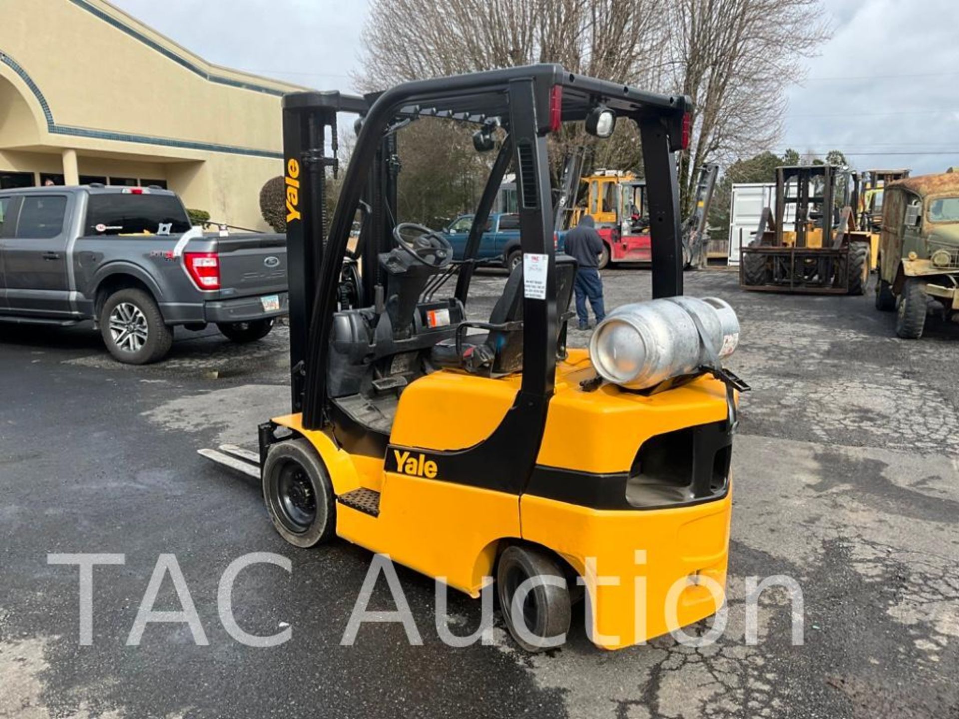 2011 Yale GLC050 5000lb Forklift - Image 3 of 33