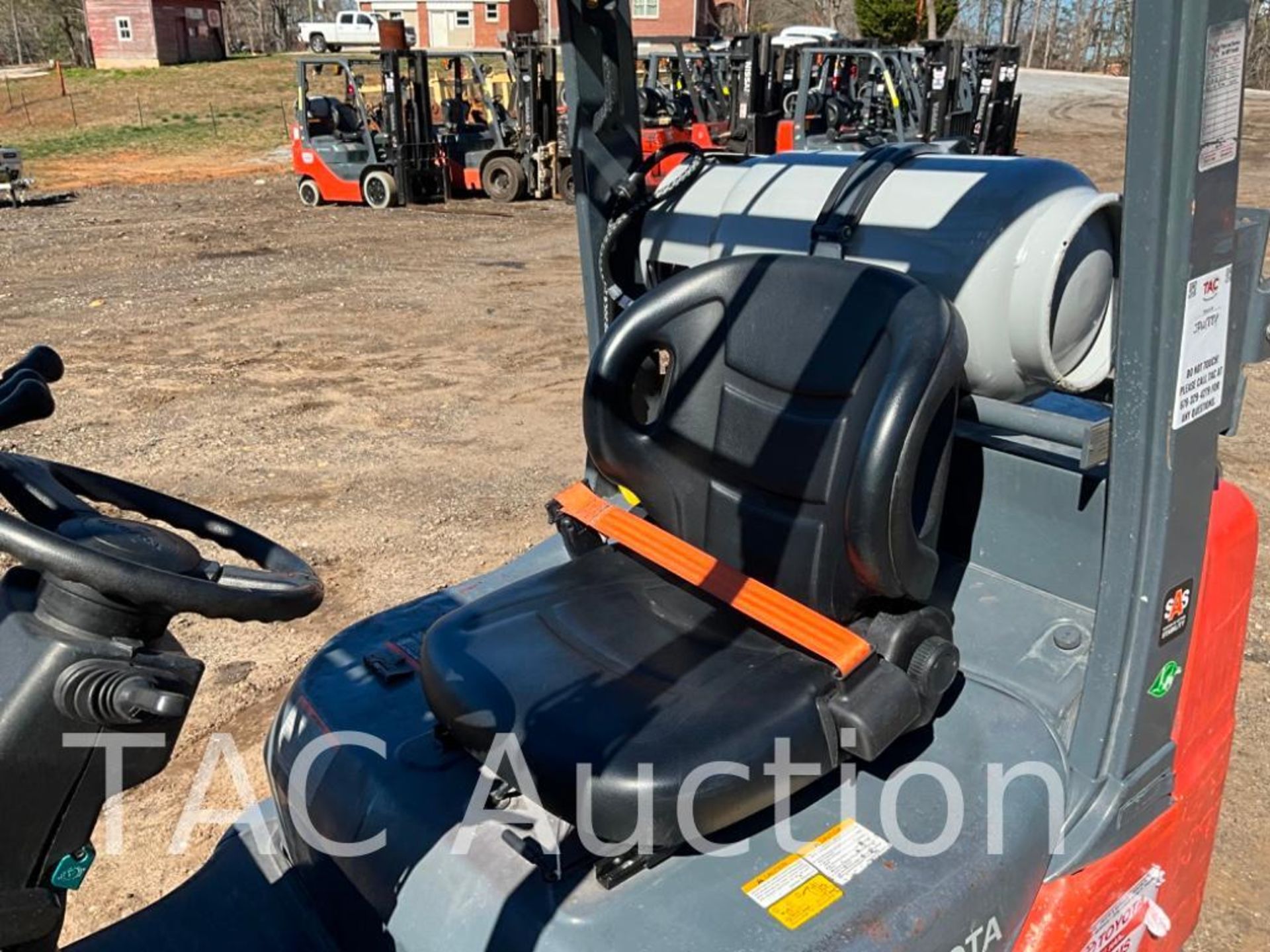 2015 Toyota 8FGCU25 5000lb Forklift - Image 11 of 30