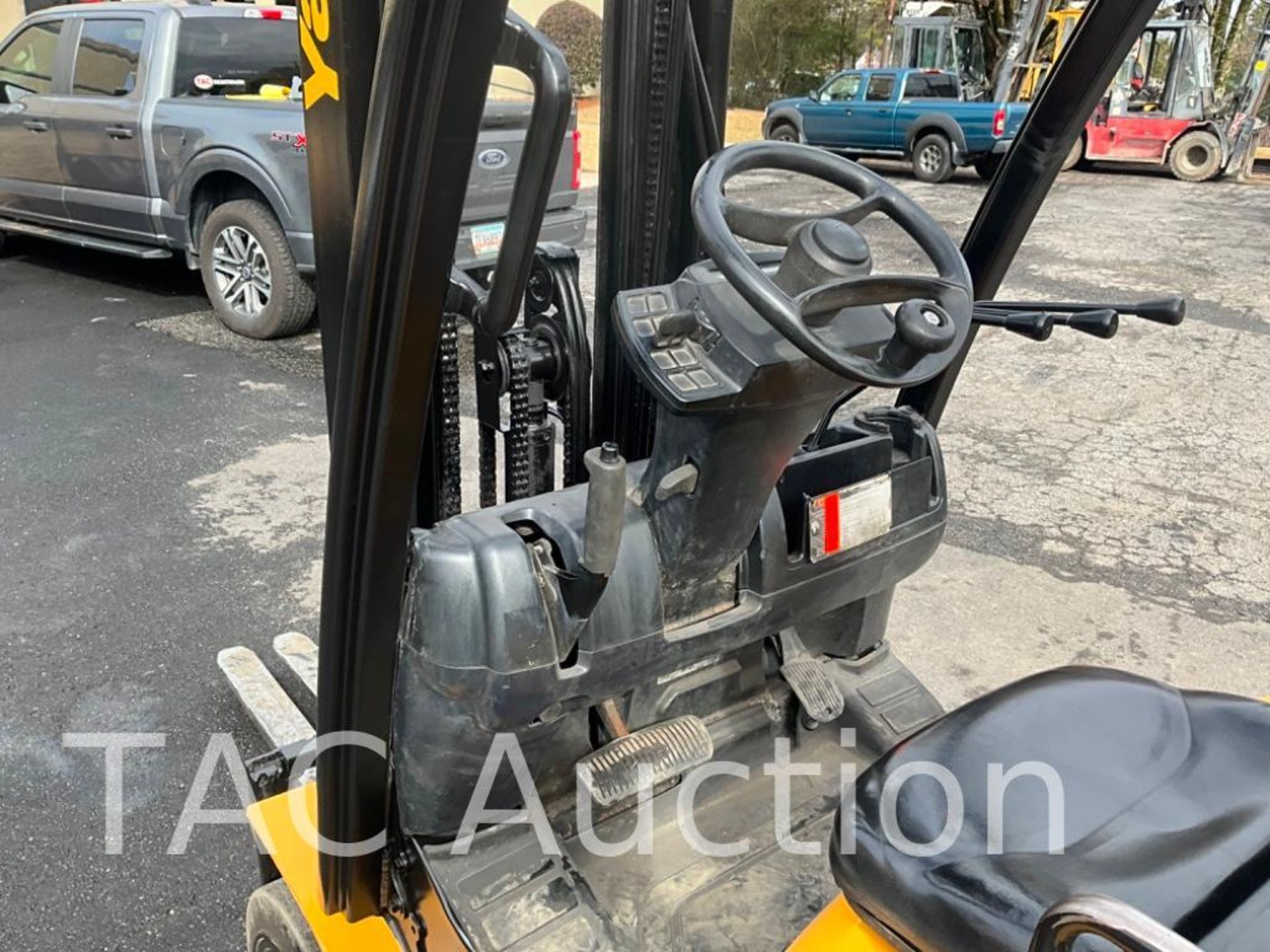 2011 Yale GLC050 5000lb Forklift - Image 11 of 33