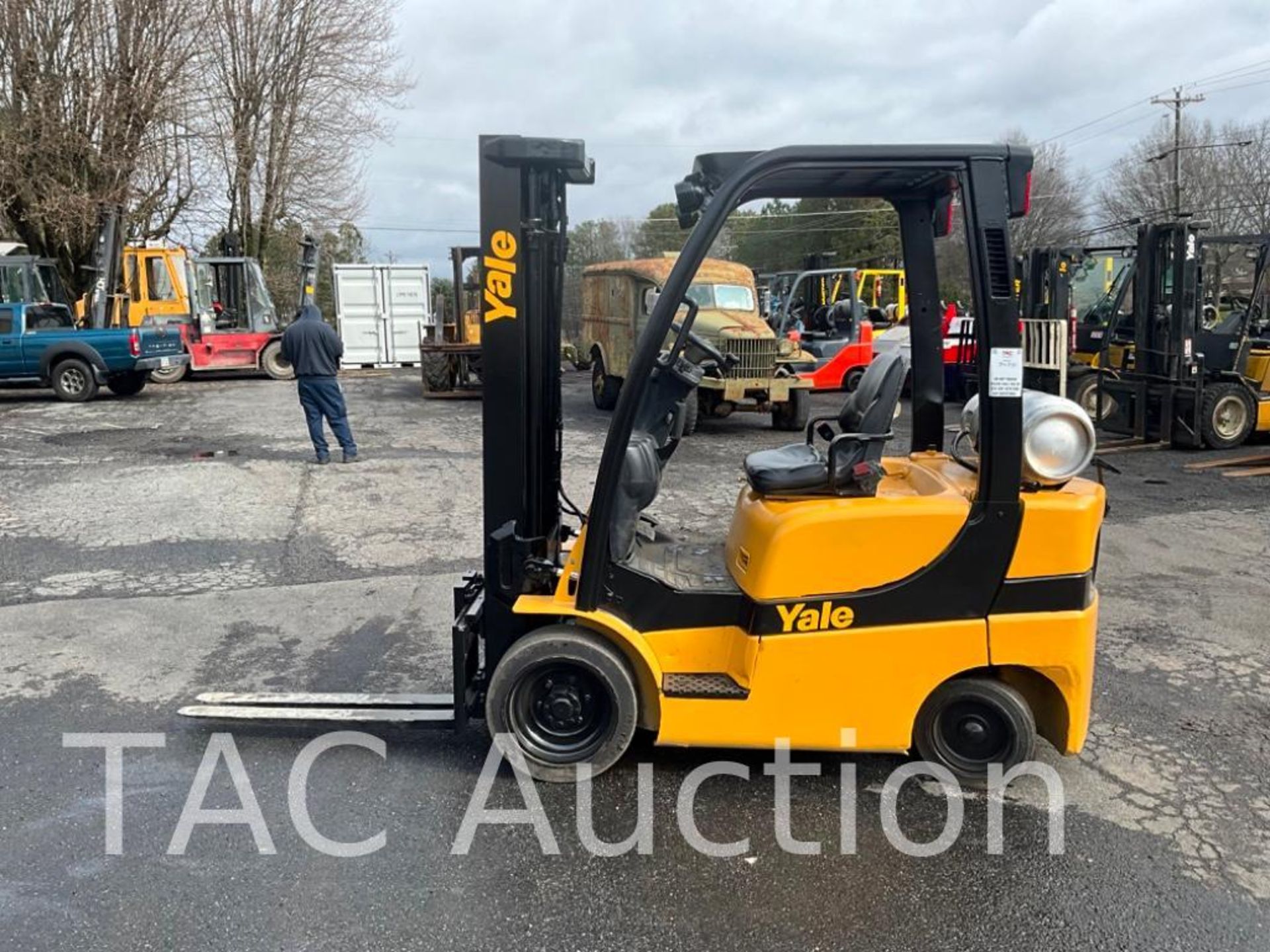 2011 Yale GLC050 5000lb Forklift - Image 2 of 33