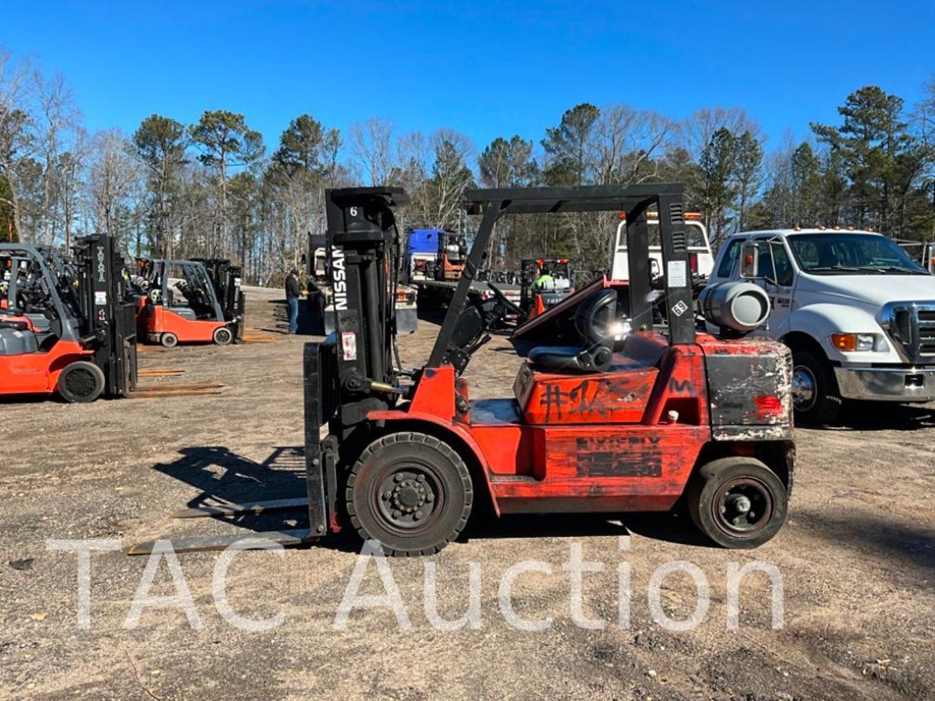 2006 Nissan F04B40V 8000lb Forklift - Image 2 of 29