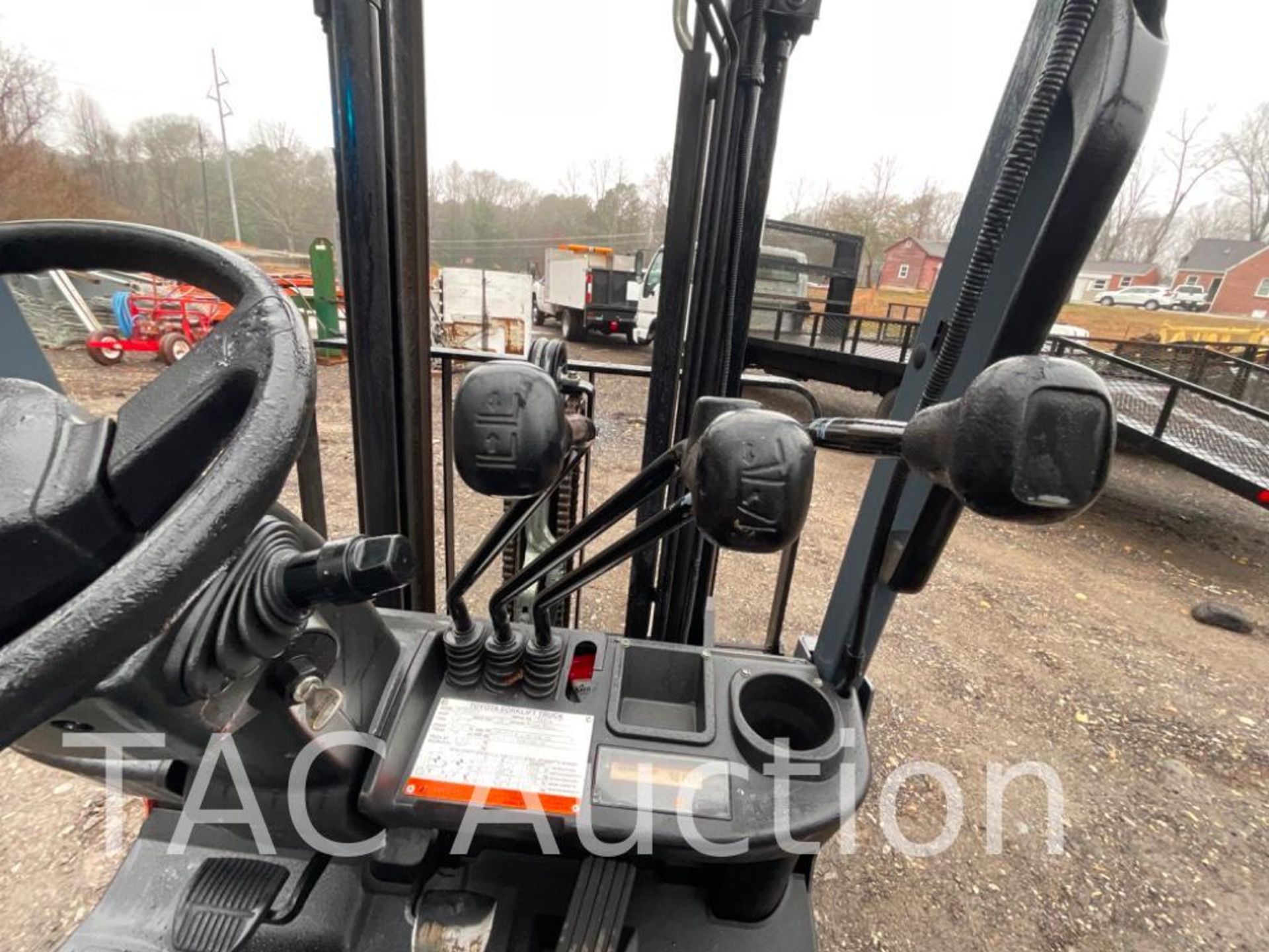 2016 Toyota 8FGCU15 3000lb Forklift - Image 12 of 28