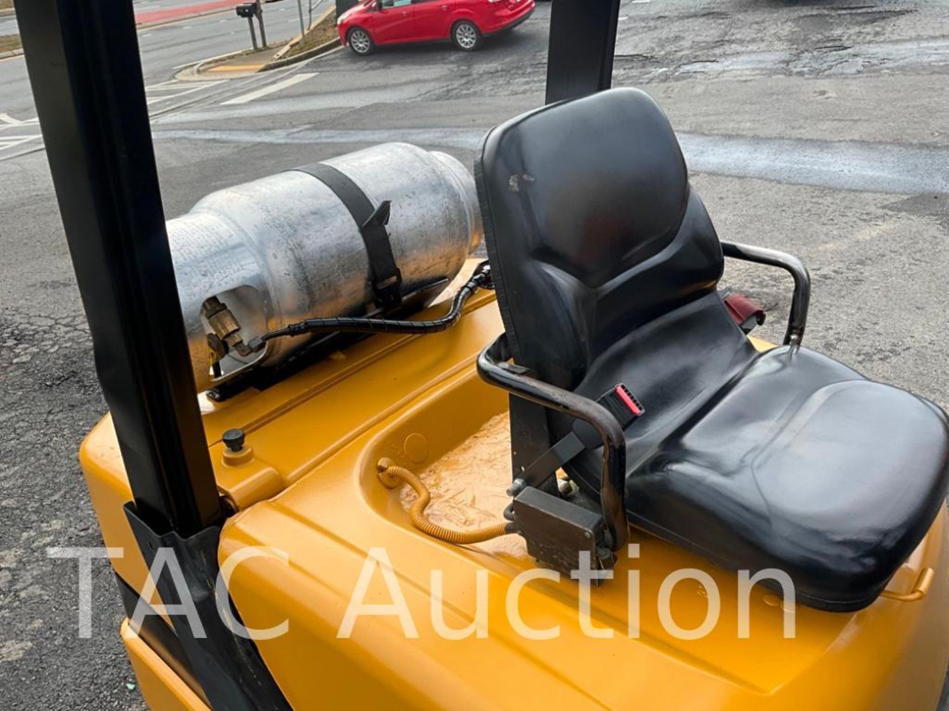 2011 Yale GLC050 5000lb Forklift - Image 13 of 33