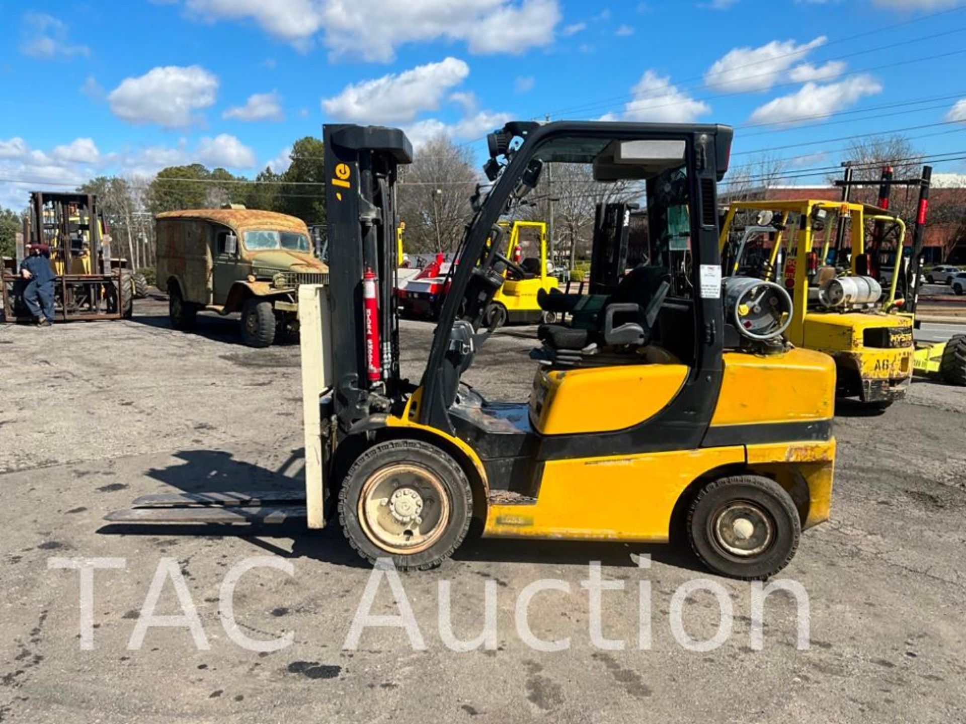 Yale GLP070 7,000lb Forklift - Image 2 of 36